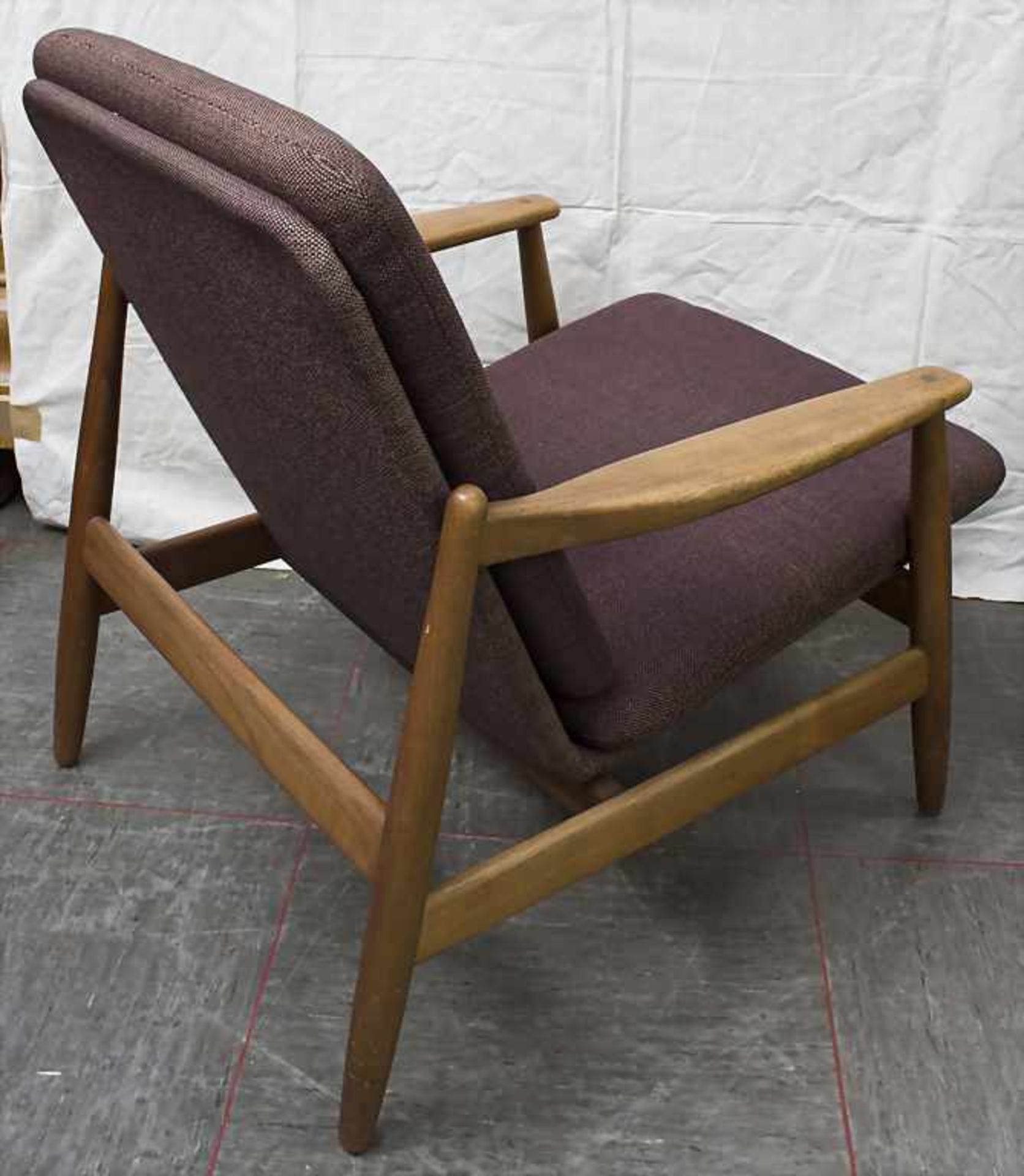 Sessel / An armchair, Hans Olsen, 1960er JahreMaterial: Teakholz, Polster mit braunem Stoffbezug, - Bild 2 aus 4