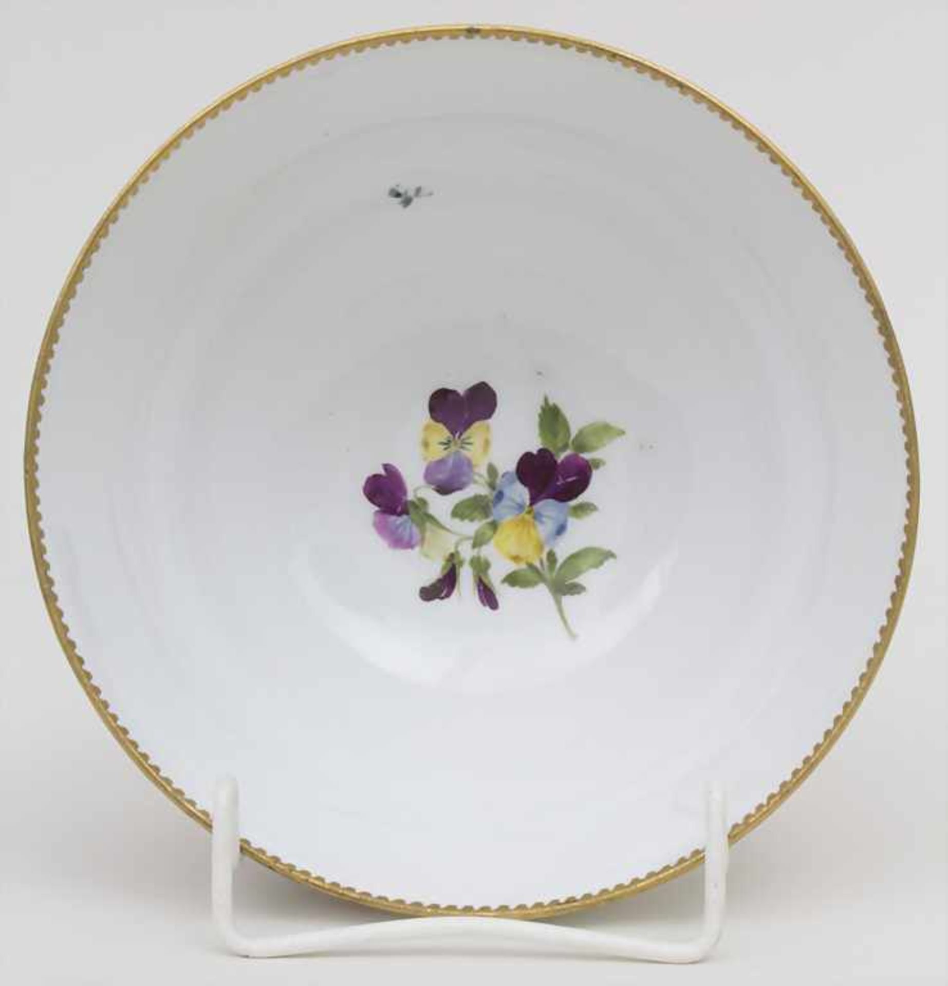 Kumme mit Stiefmütterchen / A bowl with pansies, Marcolini Periode, Meissen, Ende 18. Jh.Material: