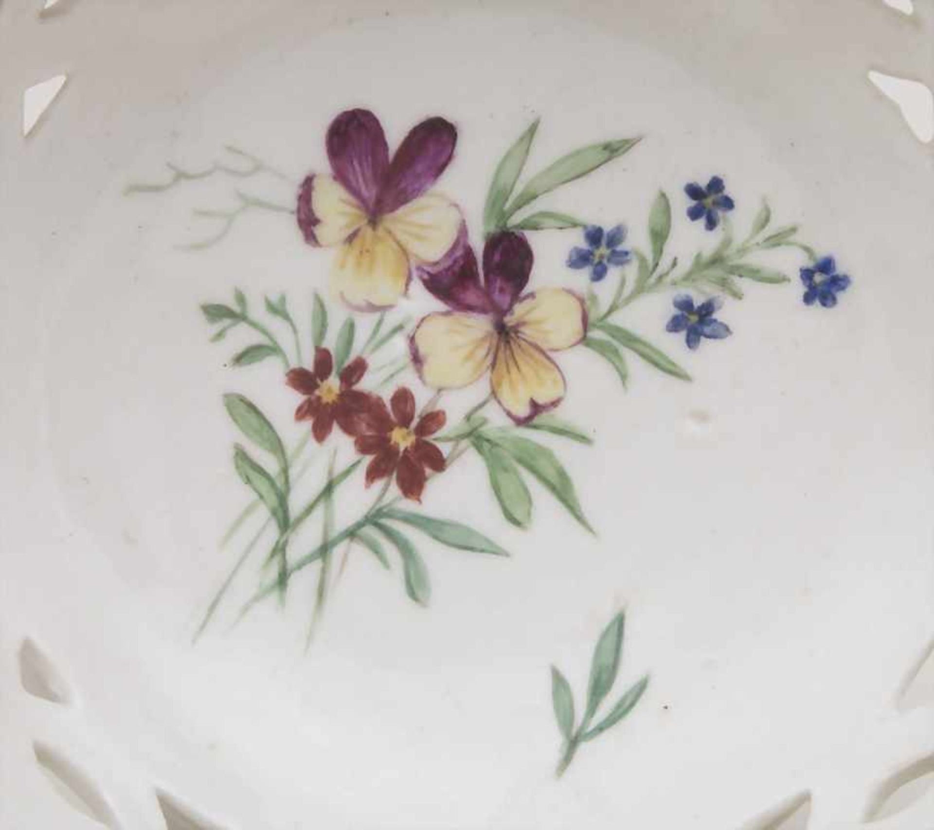 Korbschale mit Blumenmalerei / A basket bowl with flowers, Frankenthal, um 1780Material: - Bild 8 aus 8