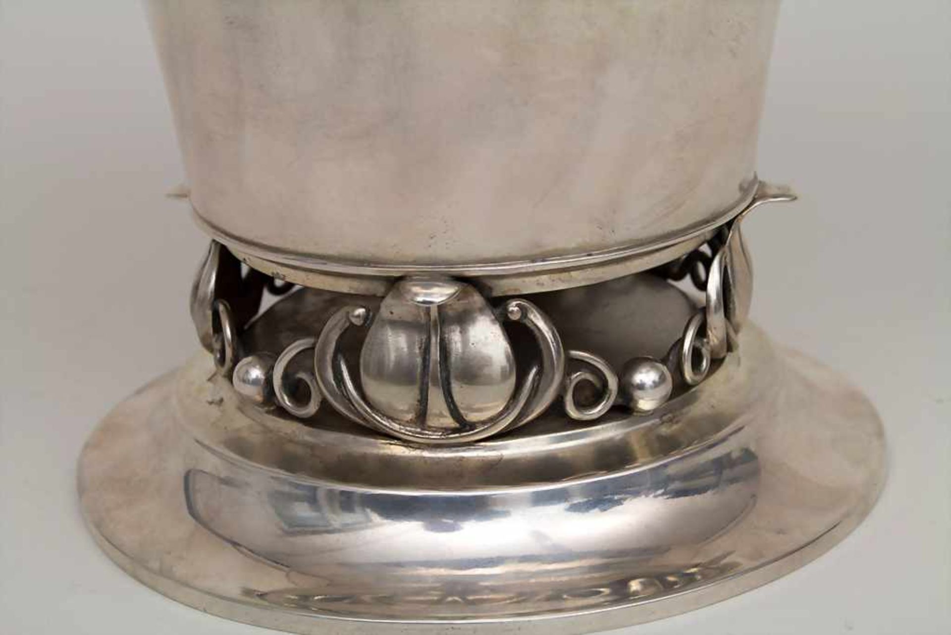 Art Déco Vase / An Art Deco silver vase, um 1925Material: Silber 830, Punzierung: Herstellermarke, - Bild 5 aus 5