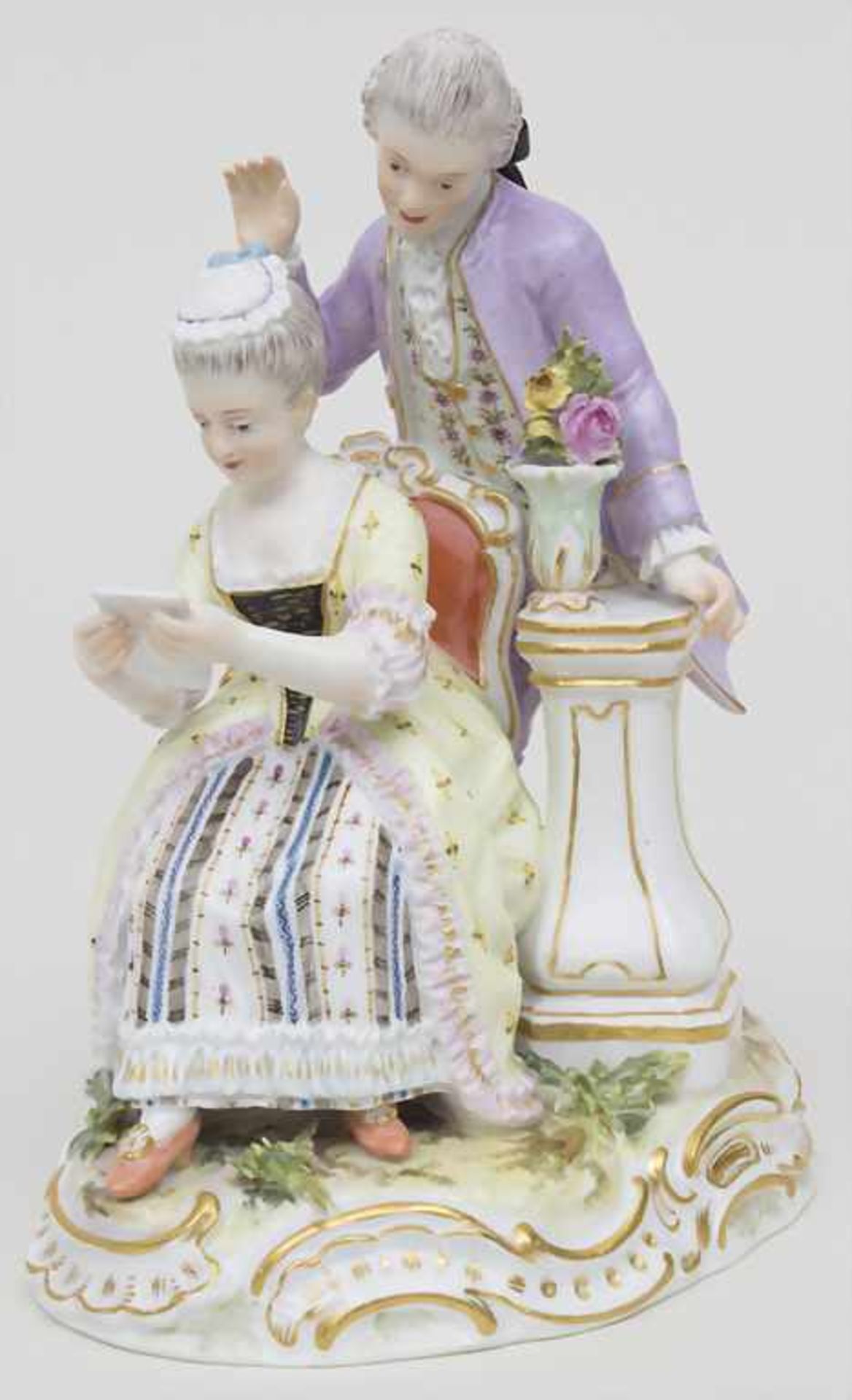 Figurengruppe 'Romantisches Paar mit Liebesbrief' / A figural group 'romantic couple reading a