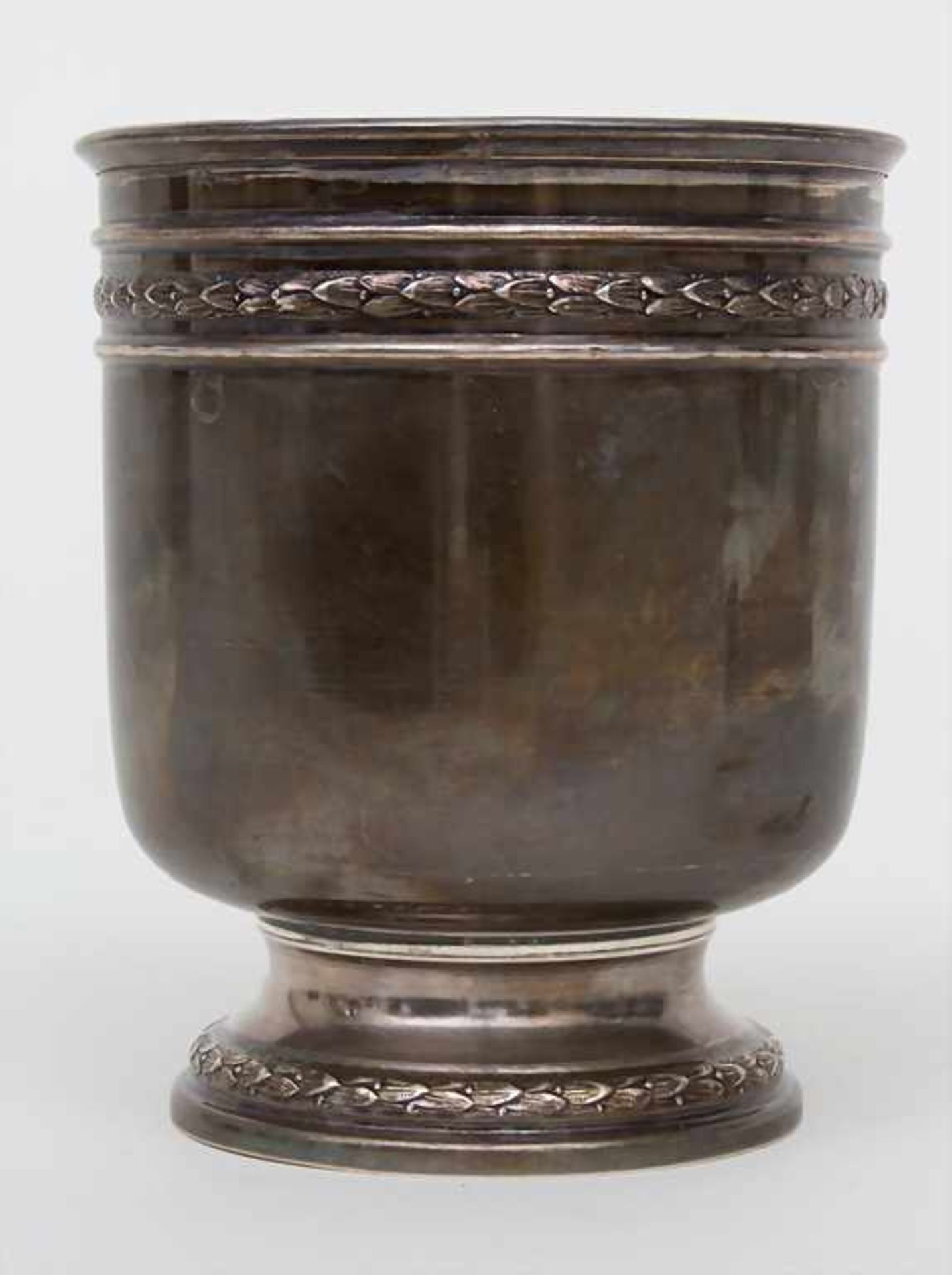 Becher / A silver beaker, Paris, um 1860Material: Silber 950, Punzierung: Minerva Kopf, Maße: H. 9