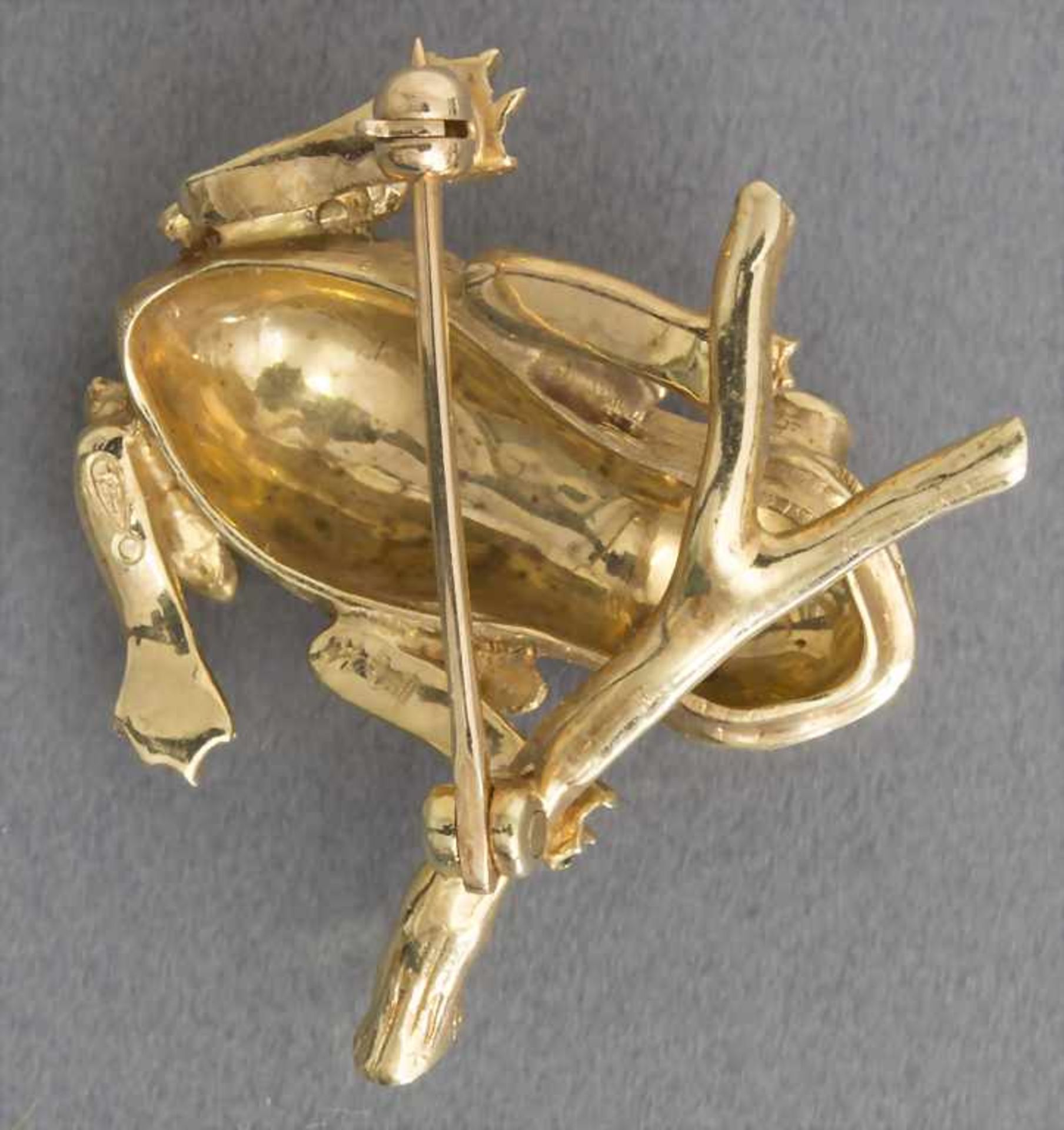 Brosche "Frosch" / A brooch " A frog"Material: Gelbgold 585/000 14 Kt gepunzt, Rubine,Länge: 27 mm, - Image 2 of 2