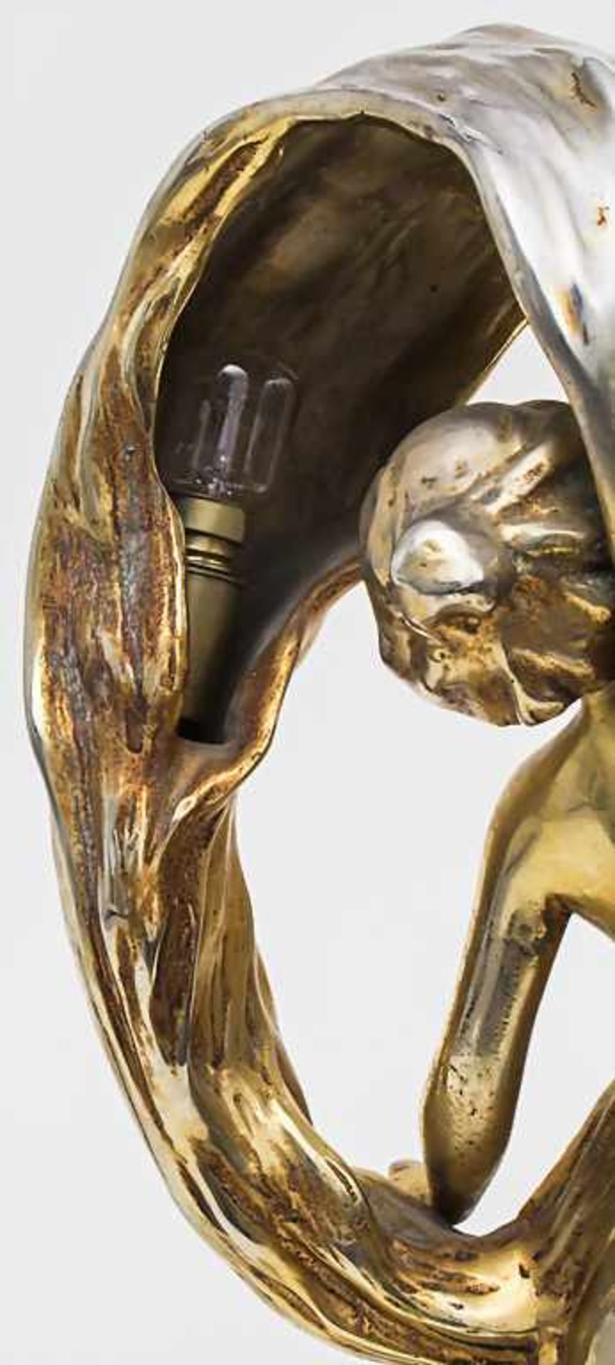 Figürliche Lampe Tänzerin Loie Fuller / Figural Lamp, 2. Hälfte 20. Jh.Material: Bronze, vergoldet, - Image 4 of 6