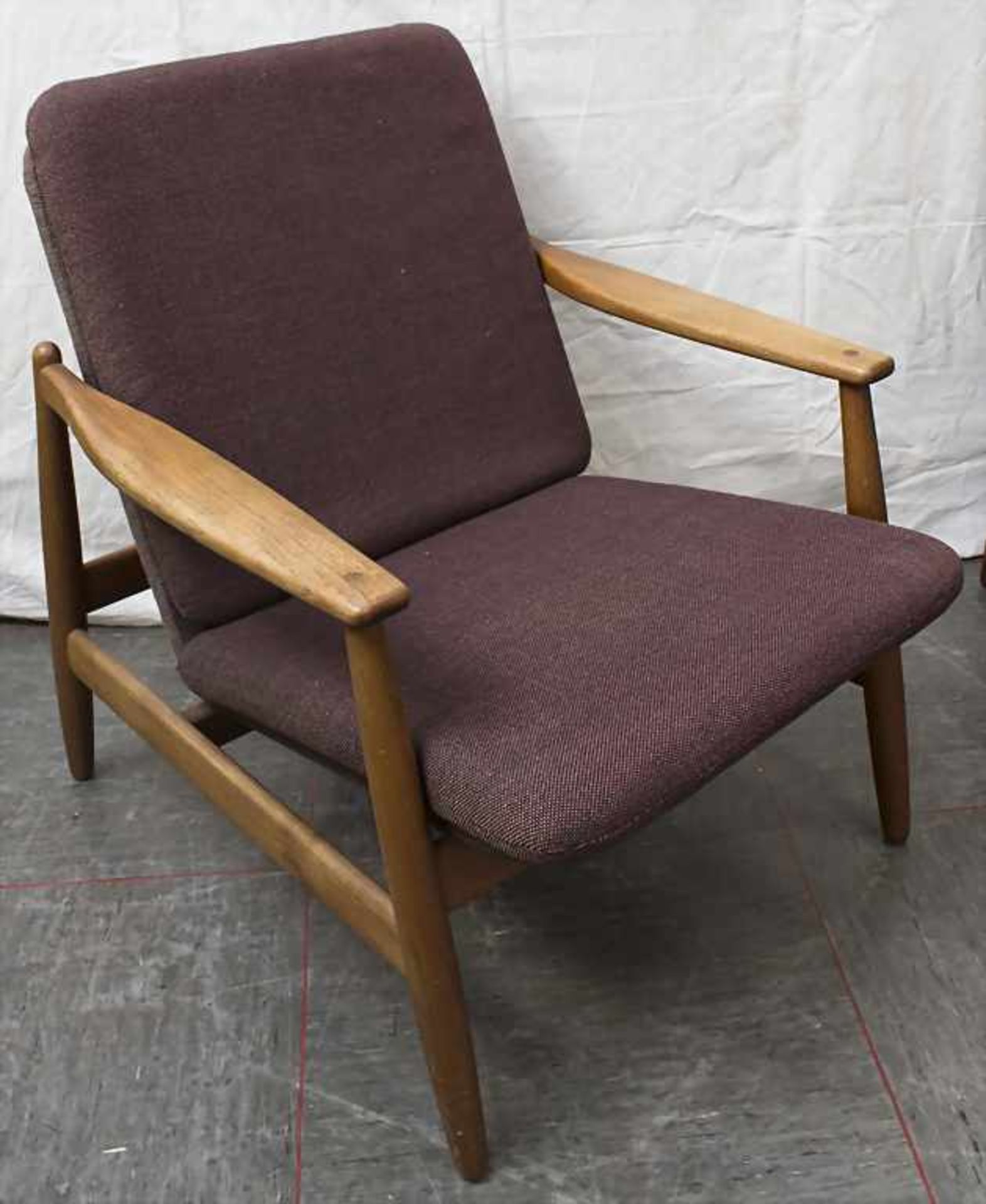 Sessel / An armchair, Hans Olsen, 1960er JahreMaterial: Teakholz, Polster mit braunem Stoffbezug,