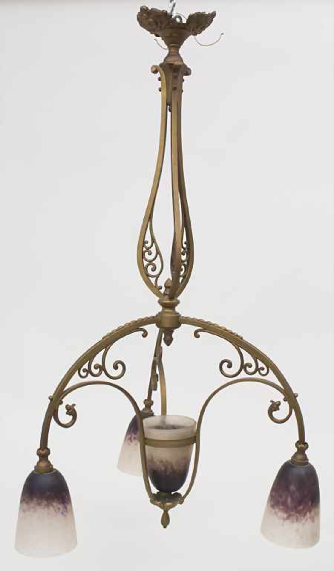 Deckenlampe / A ceiling lamp, Schneider, um 1900Material: farbloses Glas, satiniert, 3