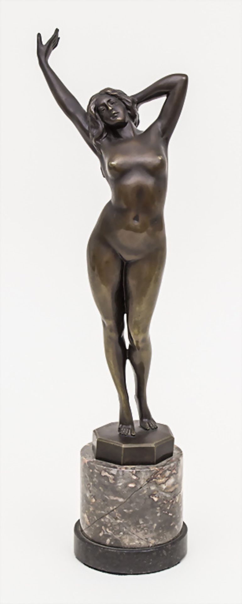 Otto Schmidt-Hofer (1873-1925), Weiblicher Akt / A Female NudeMaterial: Bronze auf Marmorsockel,