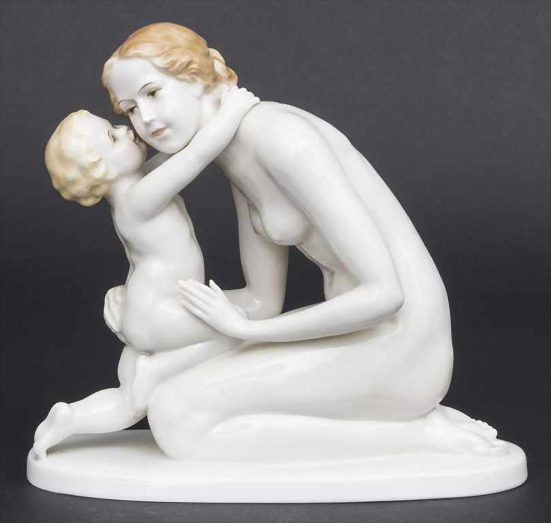 Figurengruppe 'Mutter mit Kind' / A figural group 'Mother and Child', Karl Lysek für Rosenthal, um