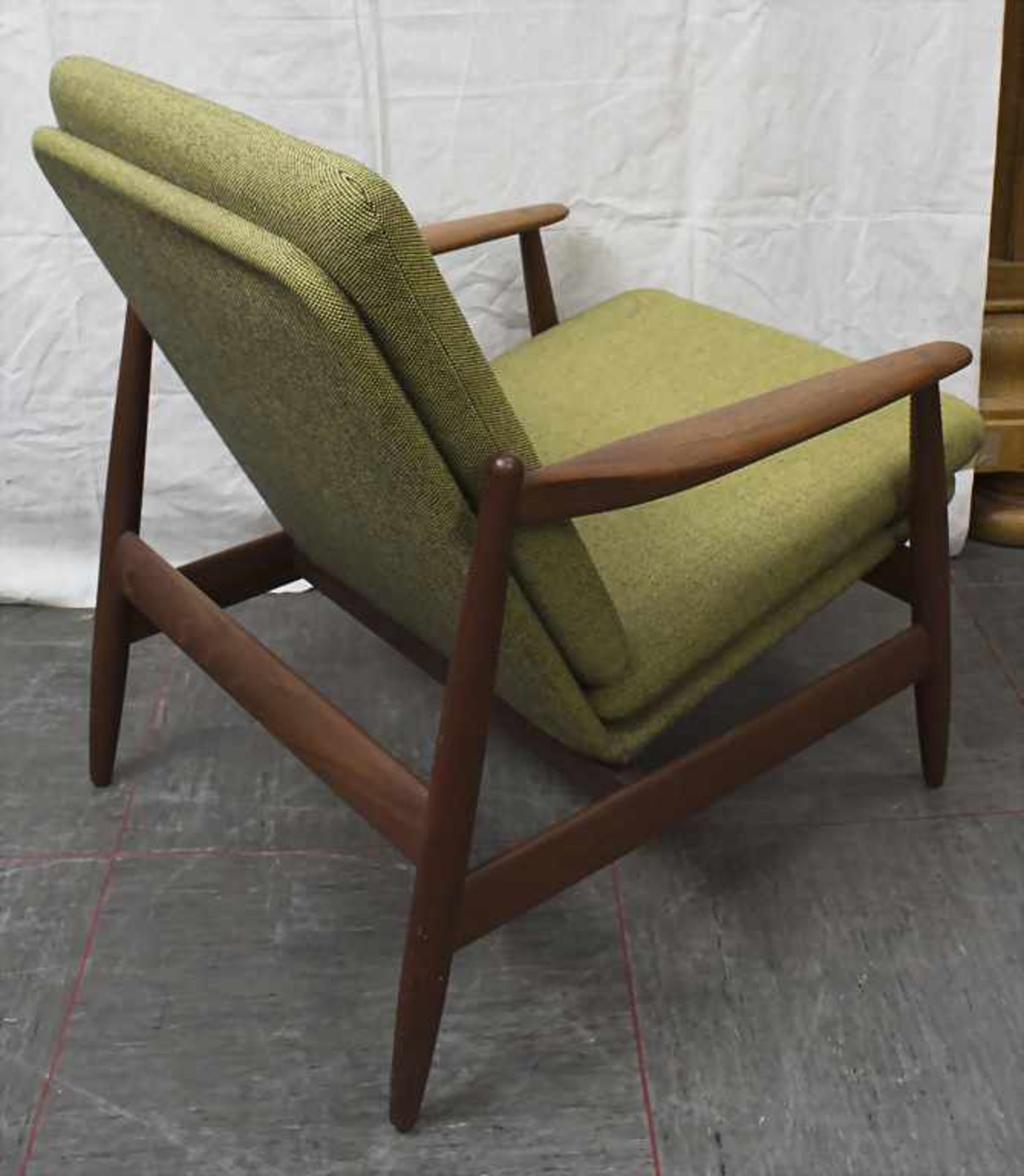 Sessel / An armchair, Hans Olsen, 1960er JahreMaterial: Teakholz, Polster mit olivgrünem Stoffbezug, - Image 2 of 4