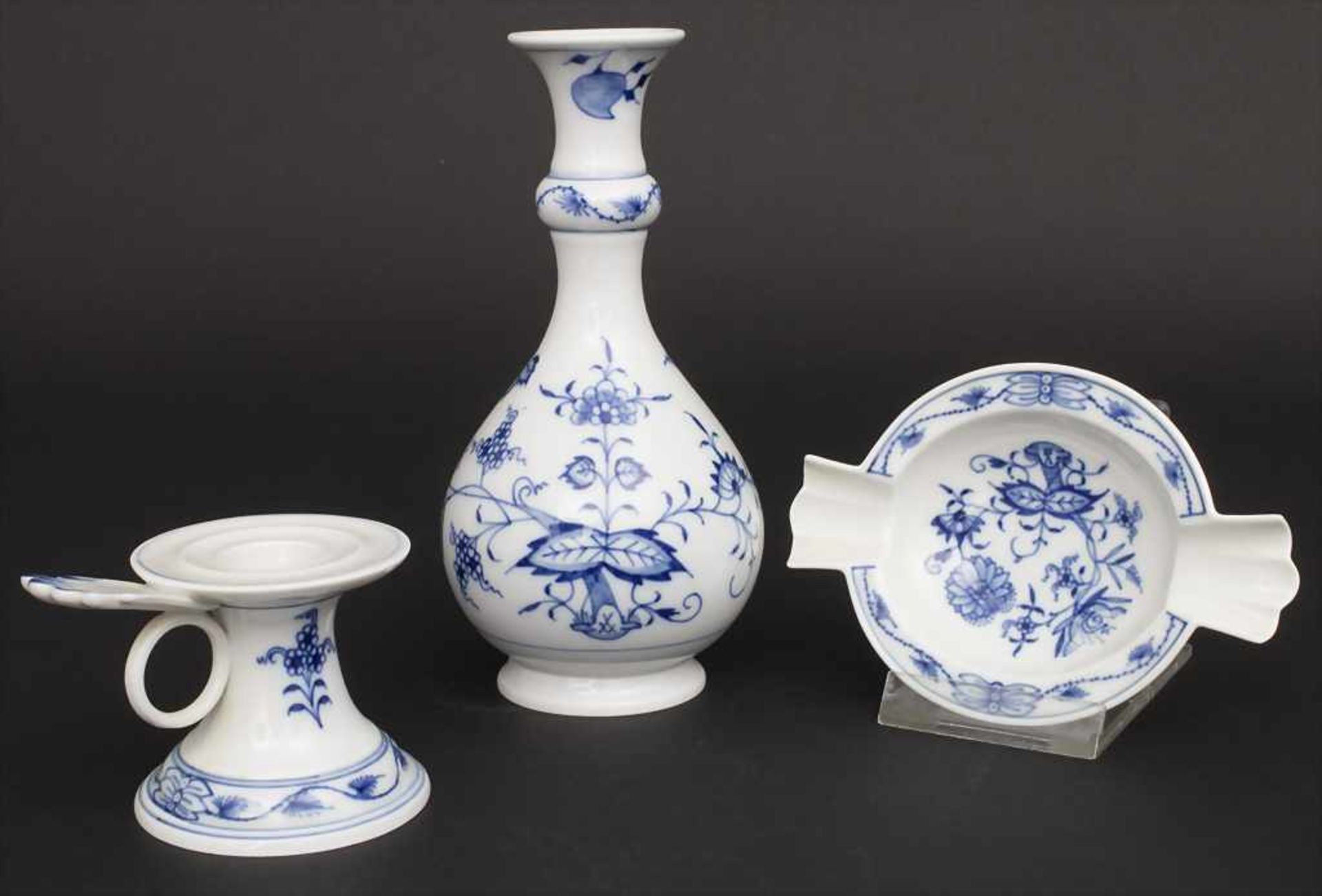 Vierteiliges Konvolut 'Zwiebelmuster' / A four-part set of onion pattern porcelain, Meissen, 19. / - Image 5 of 10