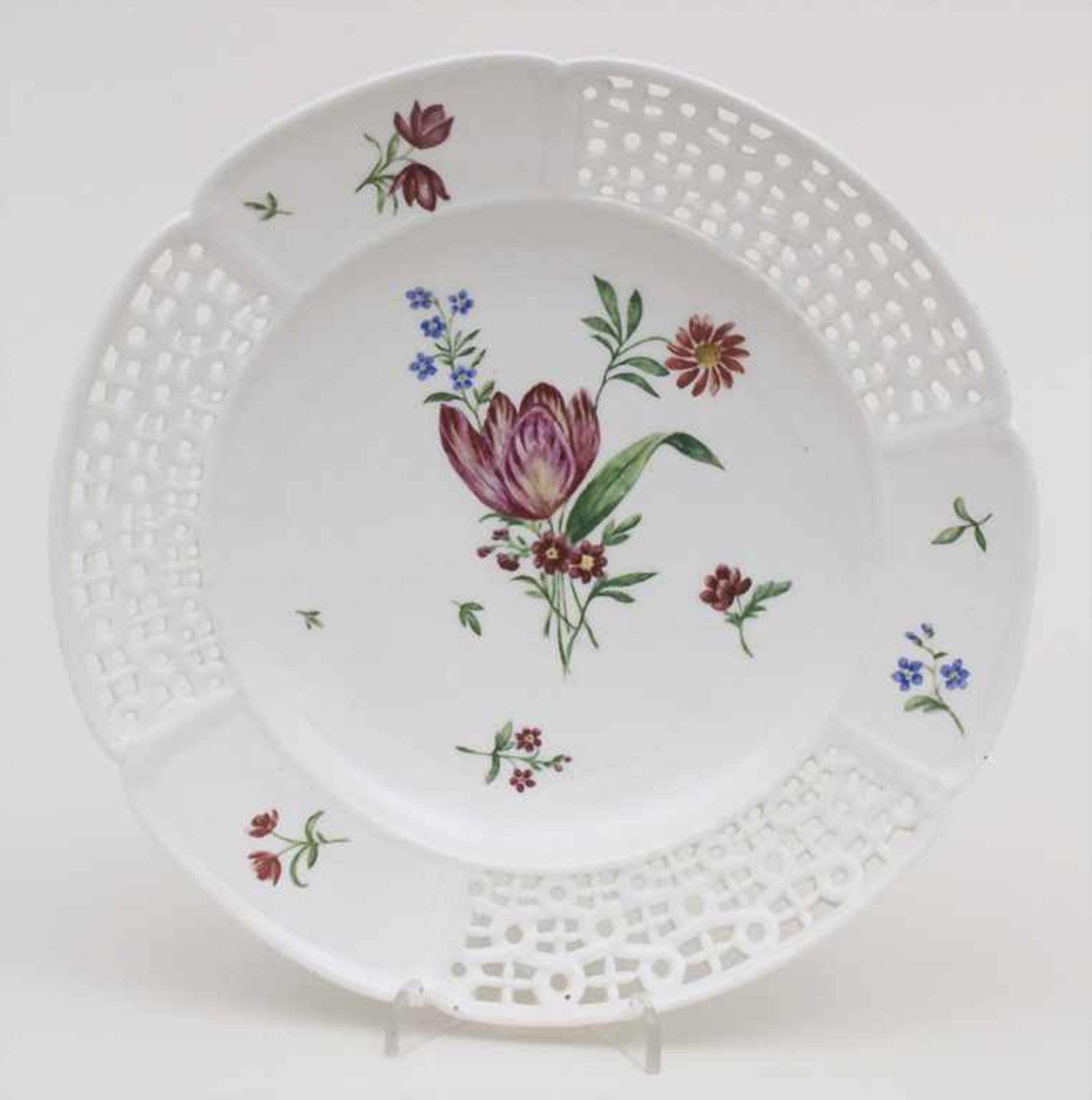 Teller mit Blumenmalerei / A plate with flowers, Frankenthal, 1780-1793Material: Porzellan,