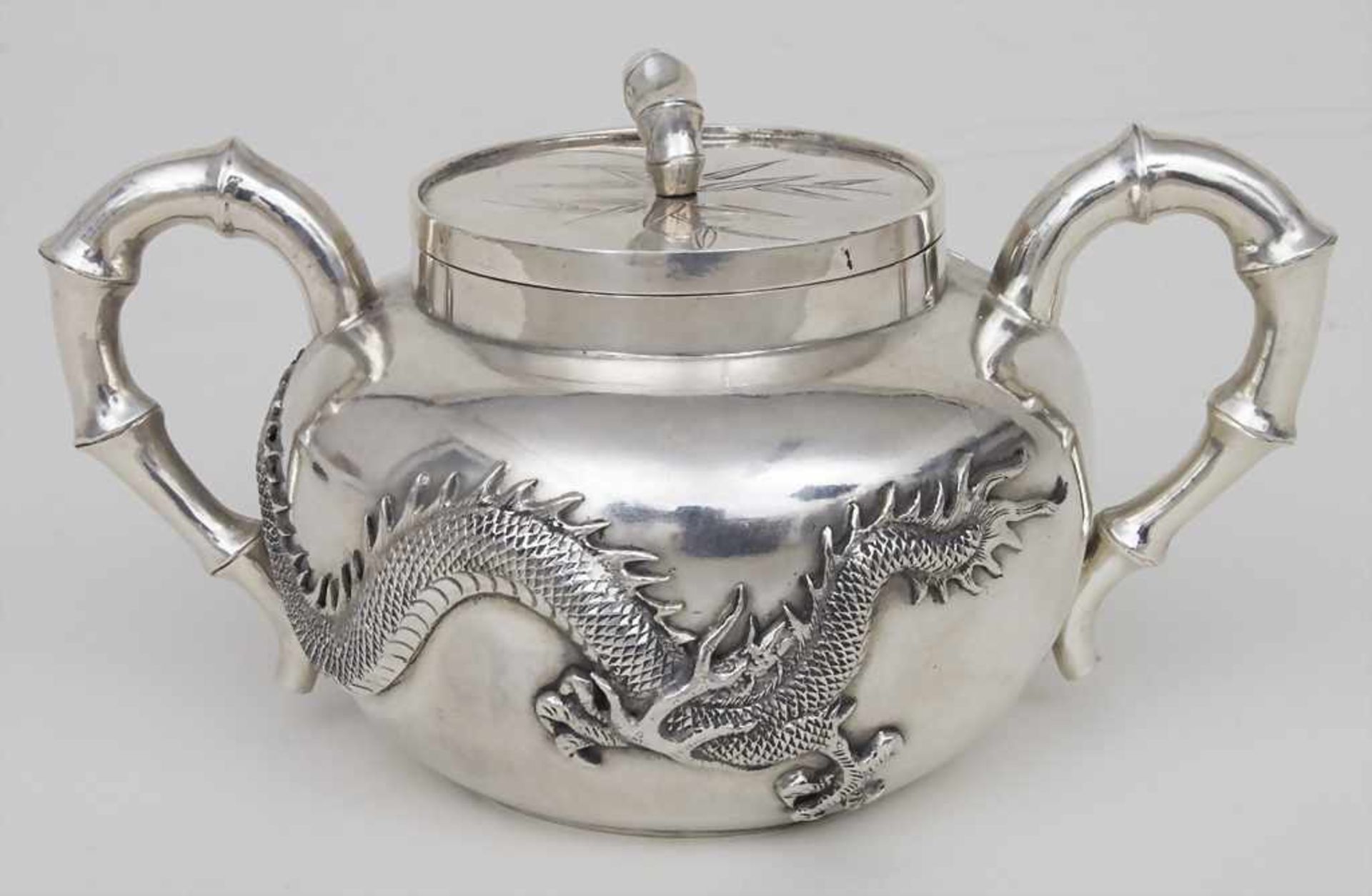 Zuckerdose mit Drachen / A Chinese export silver sugar bowl with a dragon, Wing Nam & Co. (1875- - Image 2 of 6