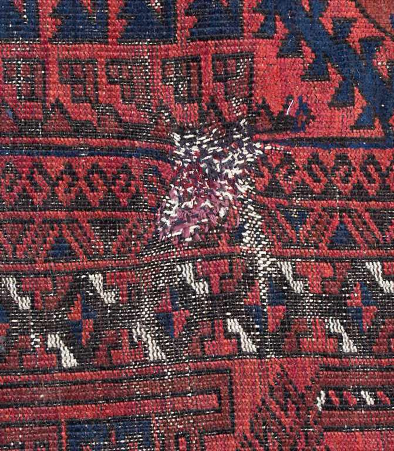 Orientteppich 'Tekke' / An oriental carpet 'Tekke', TurkestanMaterial: Wolle,Maße: 220 x 122 cm, - Bild 4 aus 6