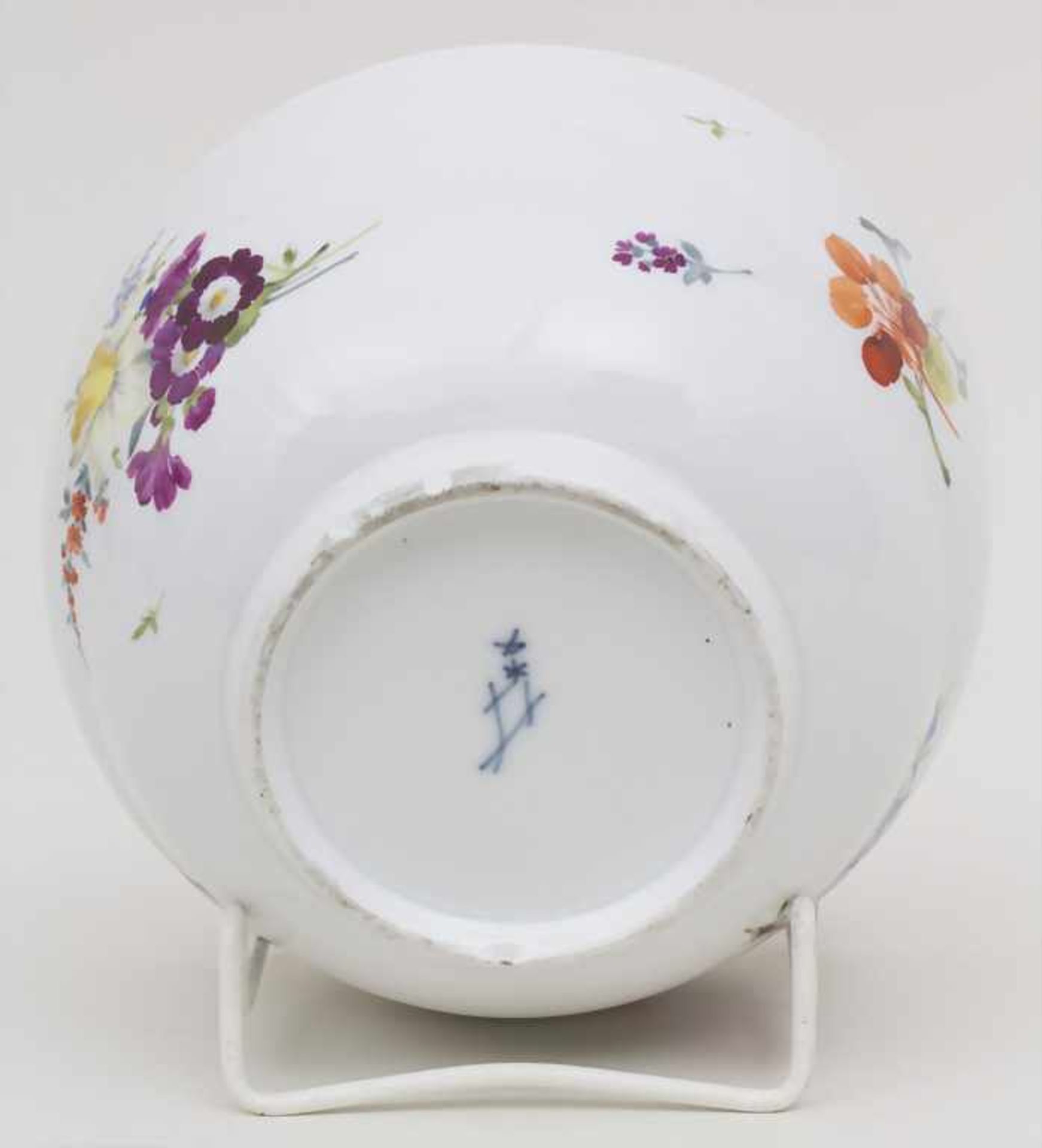 Kumme mit Stiefmütterchen / A bowl with pansies, Marcolini Periode, Meissen, Ende 18. Jh.Material: - Bild 2 aus 5