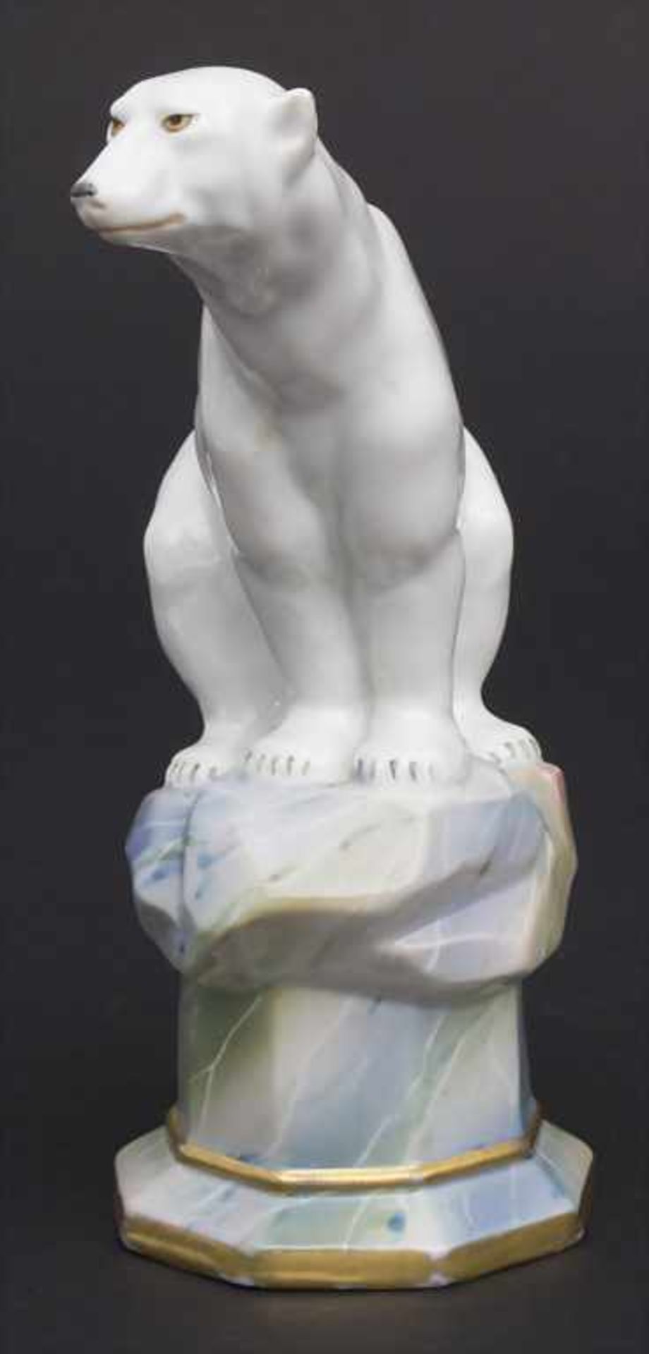 Eisbär auf marmoriertem Postament / A polar bear on a pedestral, Müller & Co., Volkstedt-Rudolstadt, - Bild 3 aus 6