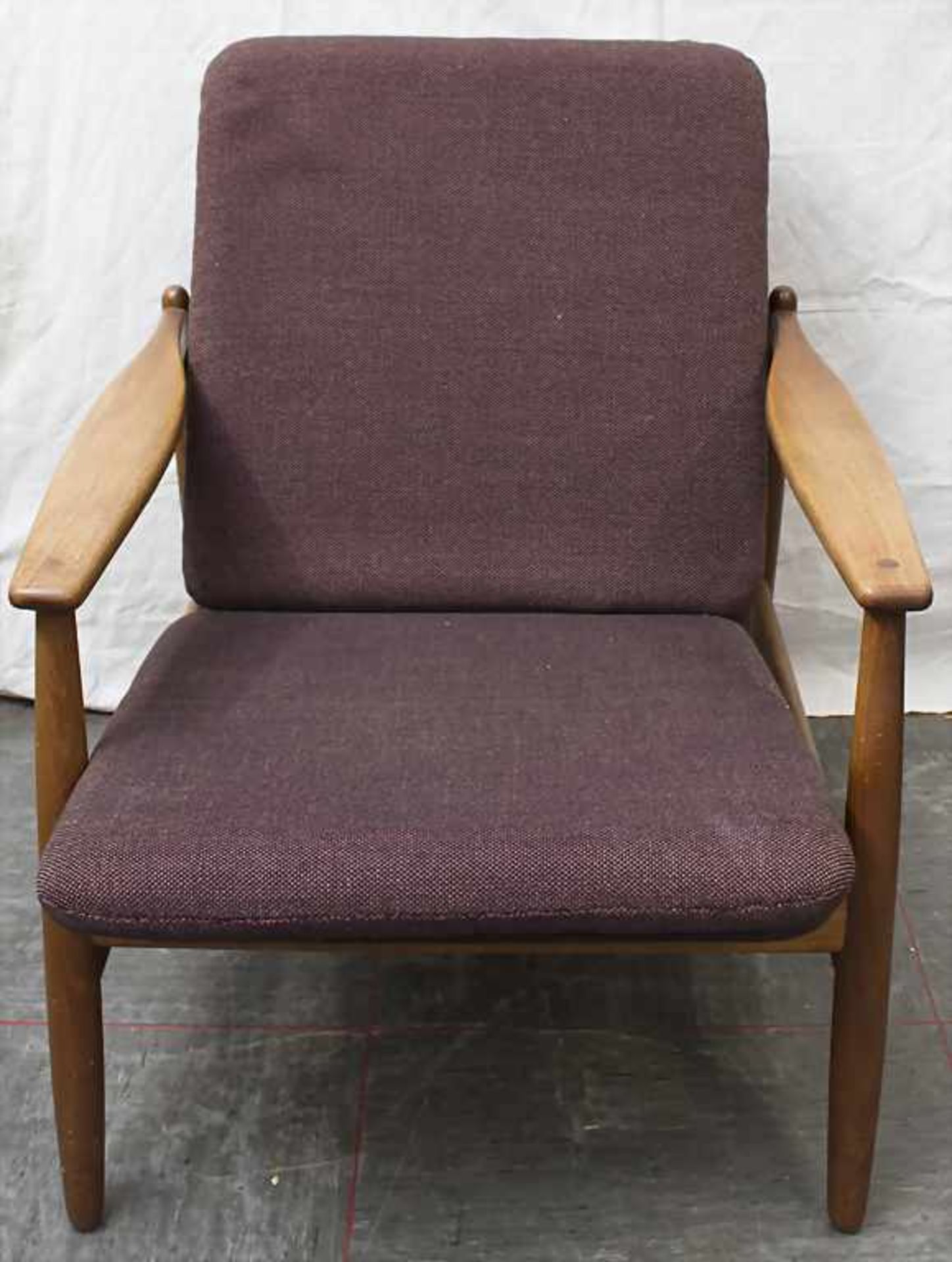 Sessel / An armchair, Hans Olsen, 1960er JahreMaterial: Teakholz, Polster mit braunem Stoffbezug, - Bild 3 aus 4