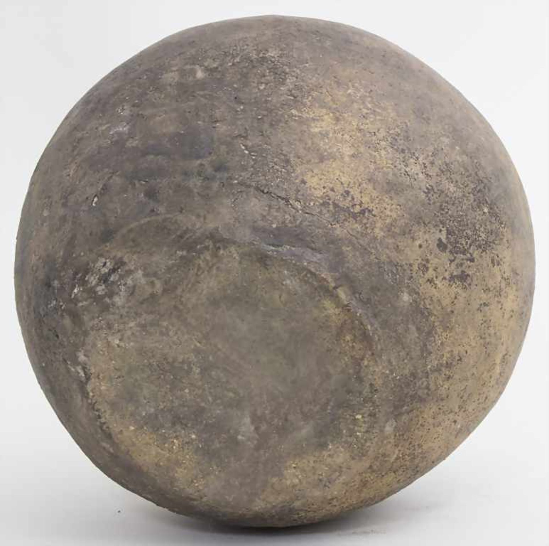 Bronzezeitliches Keramik-Gefäß / A Bronze Age ceramic vessel, Lausitzer Kultur, 9. - 6. Jh. v. Chr. - Bild 3 aus 3
