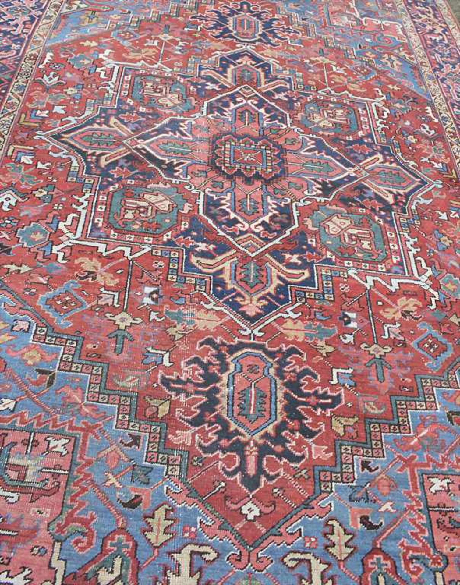 Orientteppich 'Heriz' / An oriental carpet 'Heriz'Material: Wolle, Maße: 330 x 220 cm, Zustand: gut, - Bild 2 aus 4