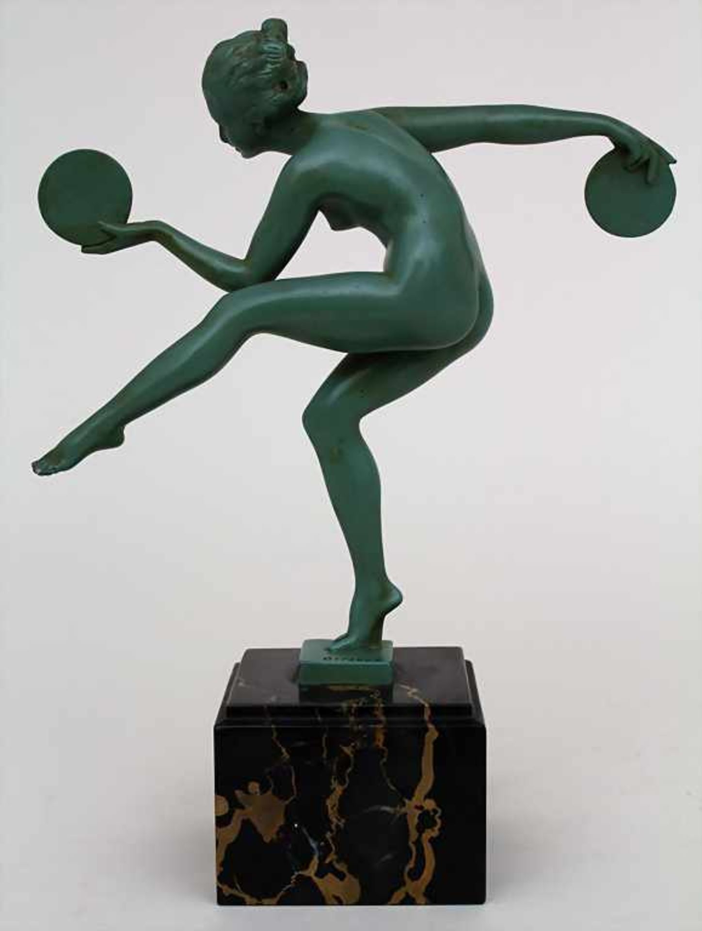 Marcel André Bouraine (1886-1948), Art Déco Weißbronze-Plastik 'Tänzerin mit Scheiben' / An Art Deco - Bild 3 aus 6