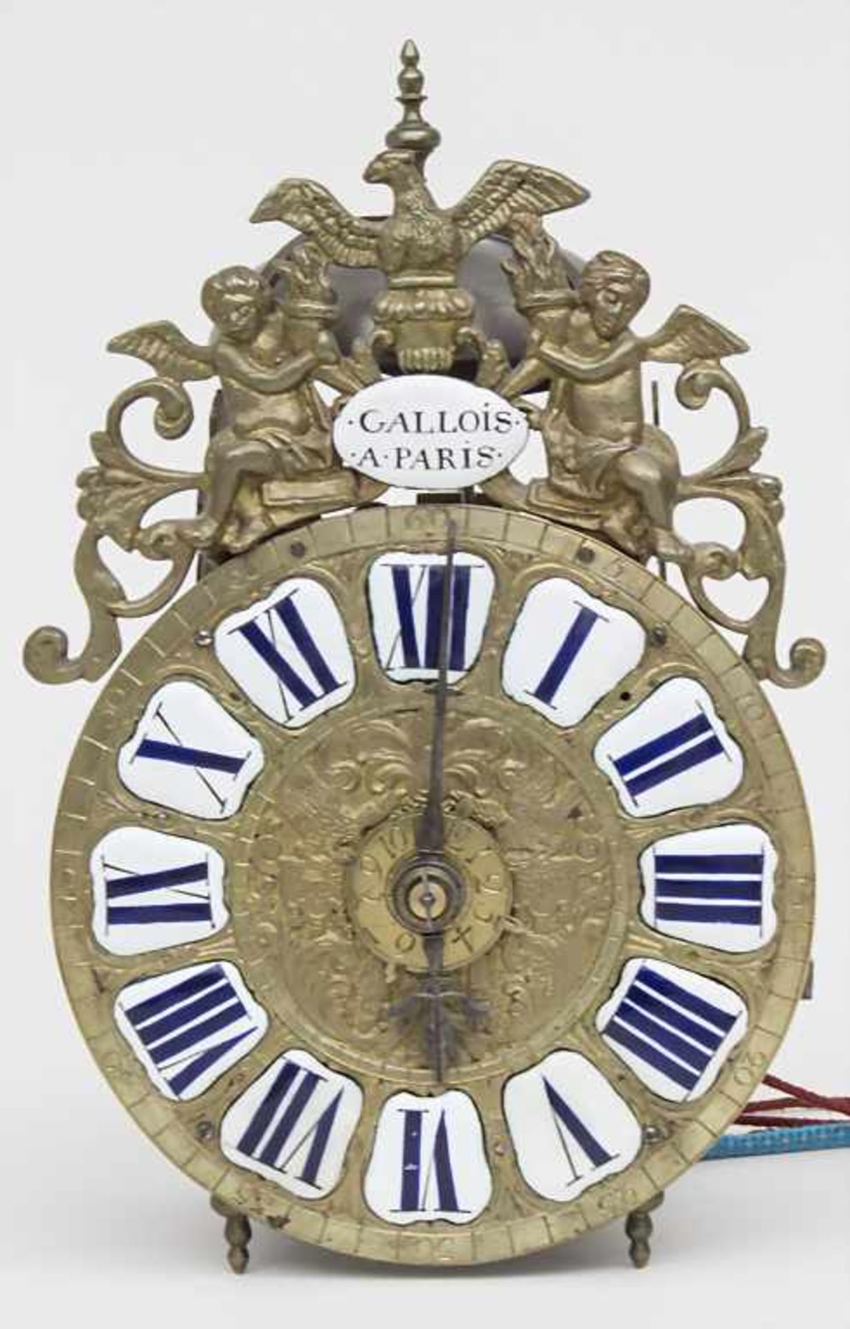 Kleine Comtoise, Gallois a Paris, 19. Jh.Gehäuse: Messing mit Bronzeaufsatz,Uhrwerk: Werk mit