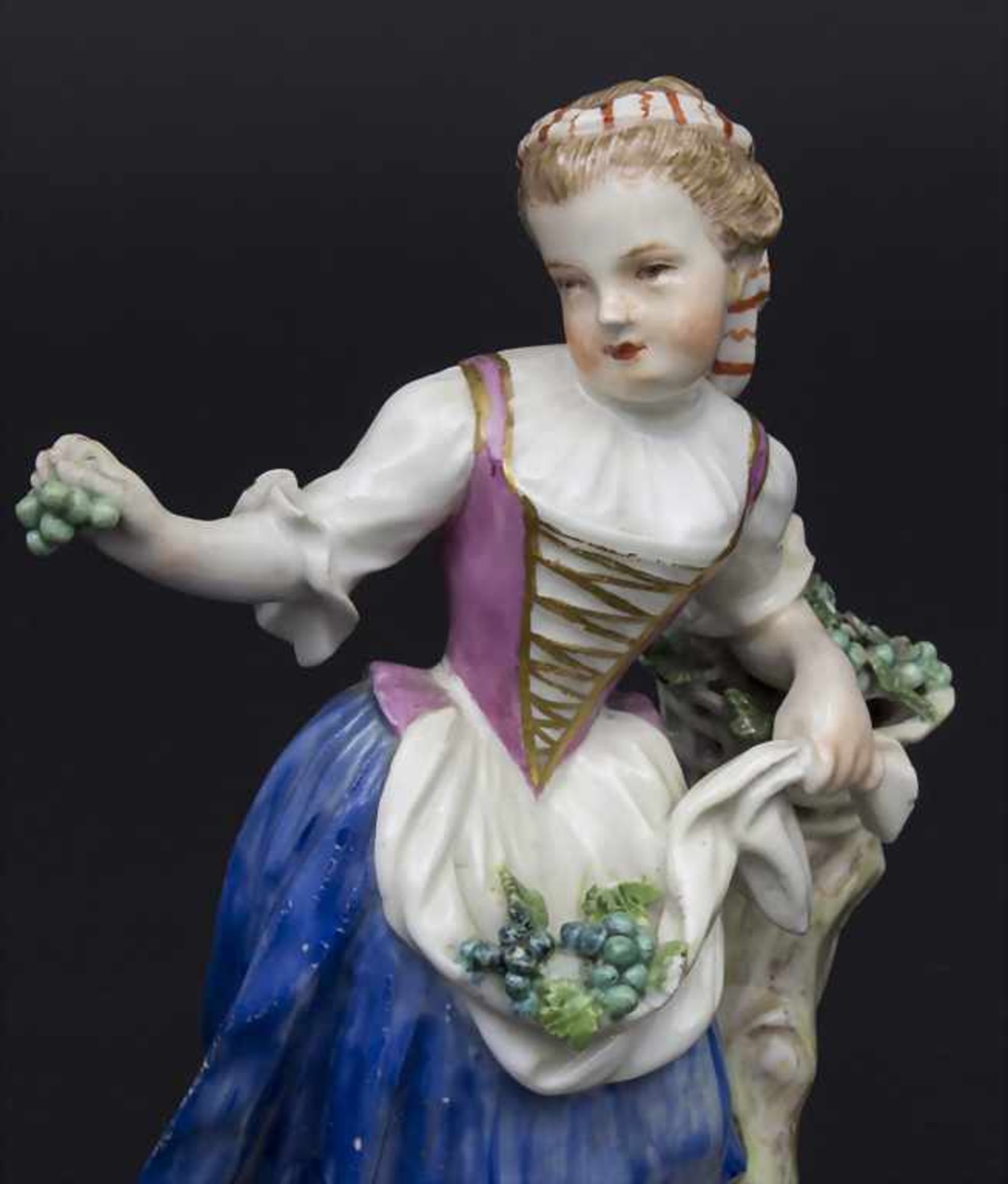 Mädchen mit Weintrauben / A girl offering grapes, wohl J.J. Kaendler, Meissen, um 1750Material: - Bild 6 aus 6