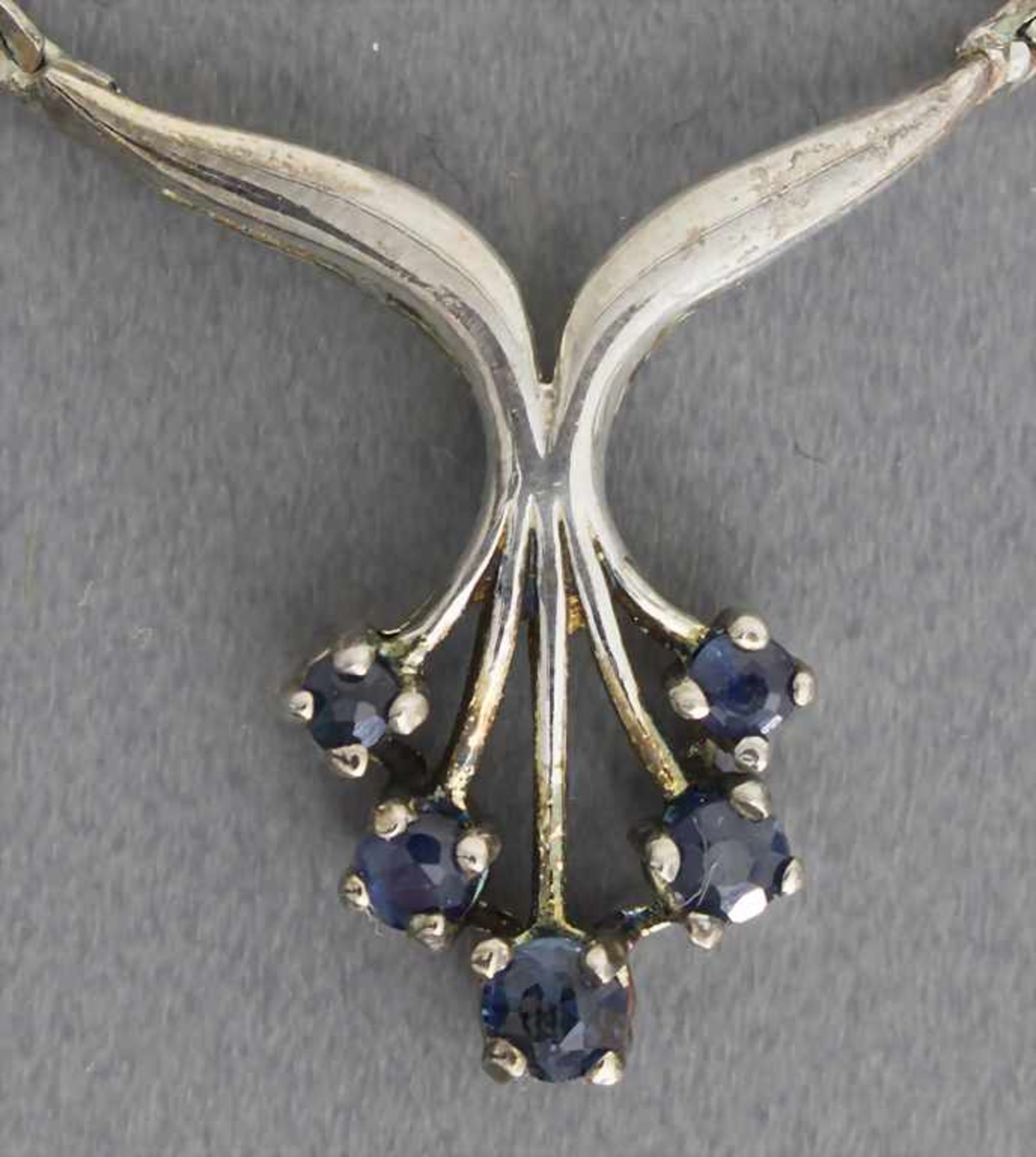 Silber-Collier / A silver necklace, um 1970Material: Silber Ag 925/000, 5 blaue Farbsteine,