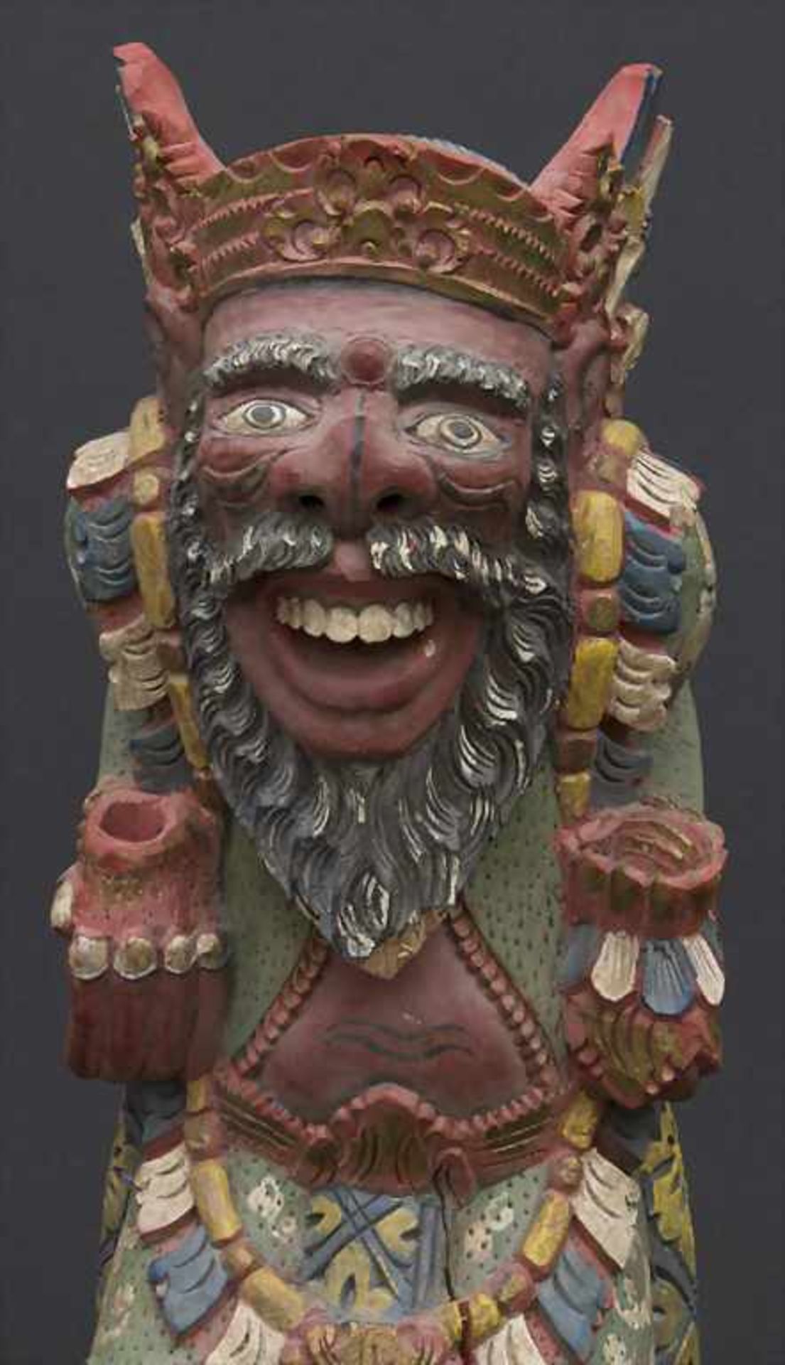 Holzfigur 'Schutzgott' / A wooden figure 'Protective God', Bali, 20. Jh.Material: Holz, - Image 5 of 5