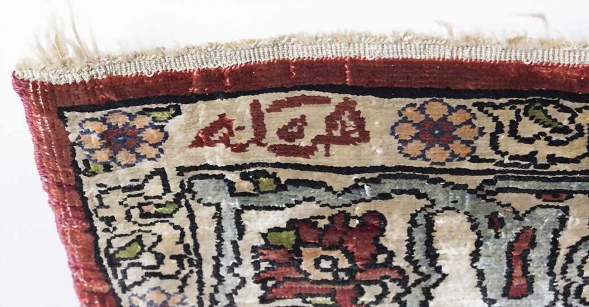 Seidenteppich 'Hereke' mit arabischer Schrift / A silk carpet 'Hereke' with arabic - Image 4 of 5