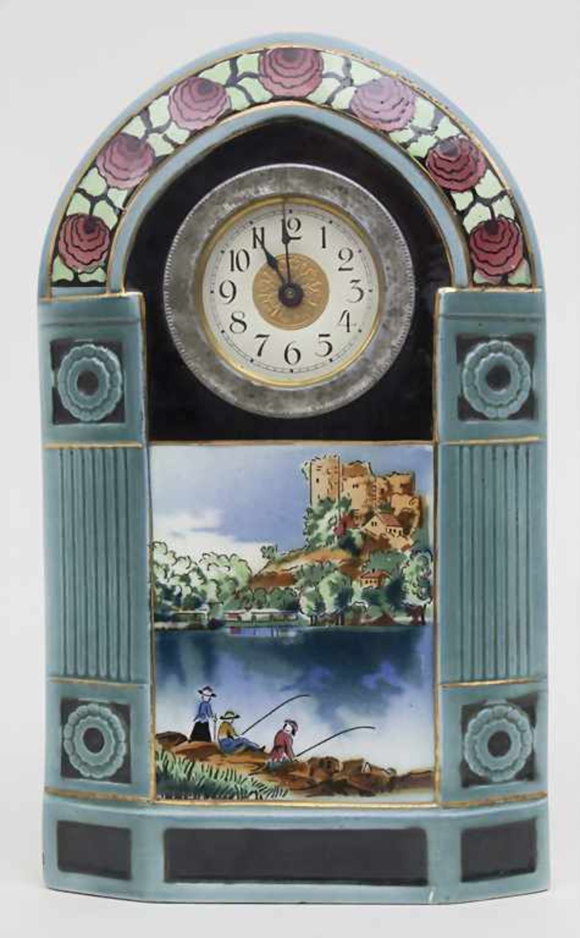 Jugendstil-Uhr 'Nelly' / An Art Nouveau clock 'Nelly', um 1900Material: Feinsteinzeug. glasiert,