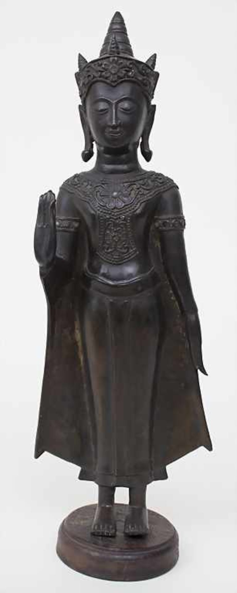 Stehender Buddha im Ayutthaya-Stil / A standing Buddha, Thailand 19./20. Jh.Material: Bronze mit