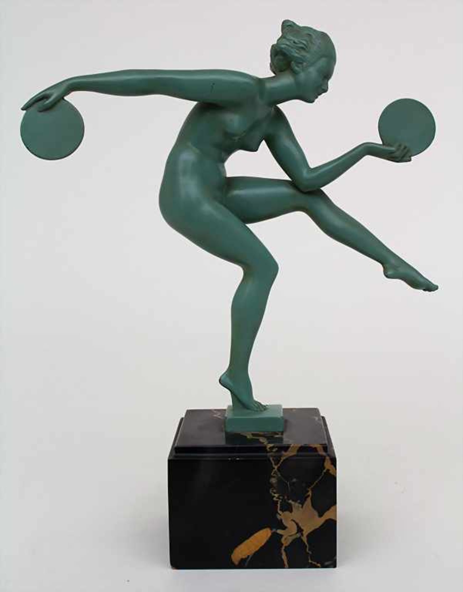 Marcel André Bouraine (1886-1948), Art Déco Weißbronze-Plastik 'Tänzerin mit Scheiben' / An Art Deco