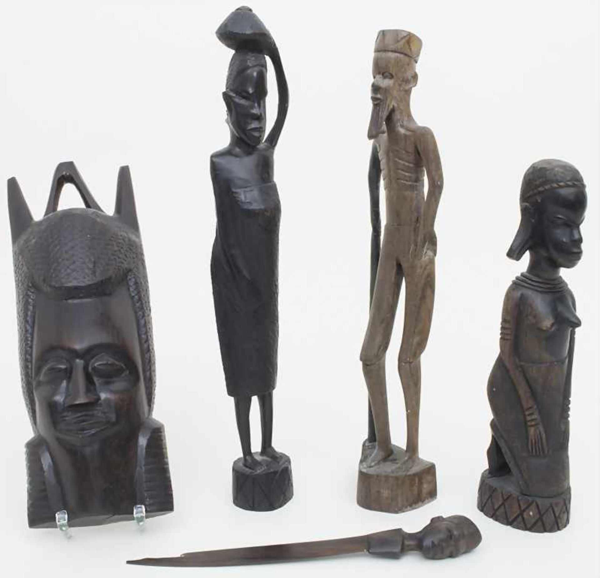 Konvolut Souvenire / A set of souvenirs, Afrika, 2. Hälfte 20. Jh.Material: Holz geschnitzt, 3