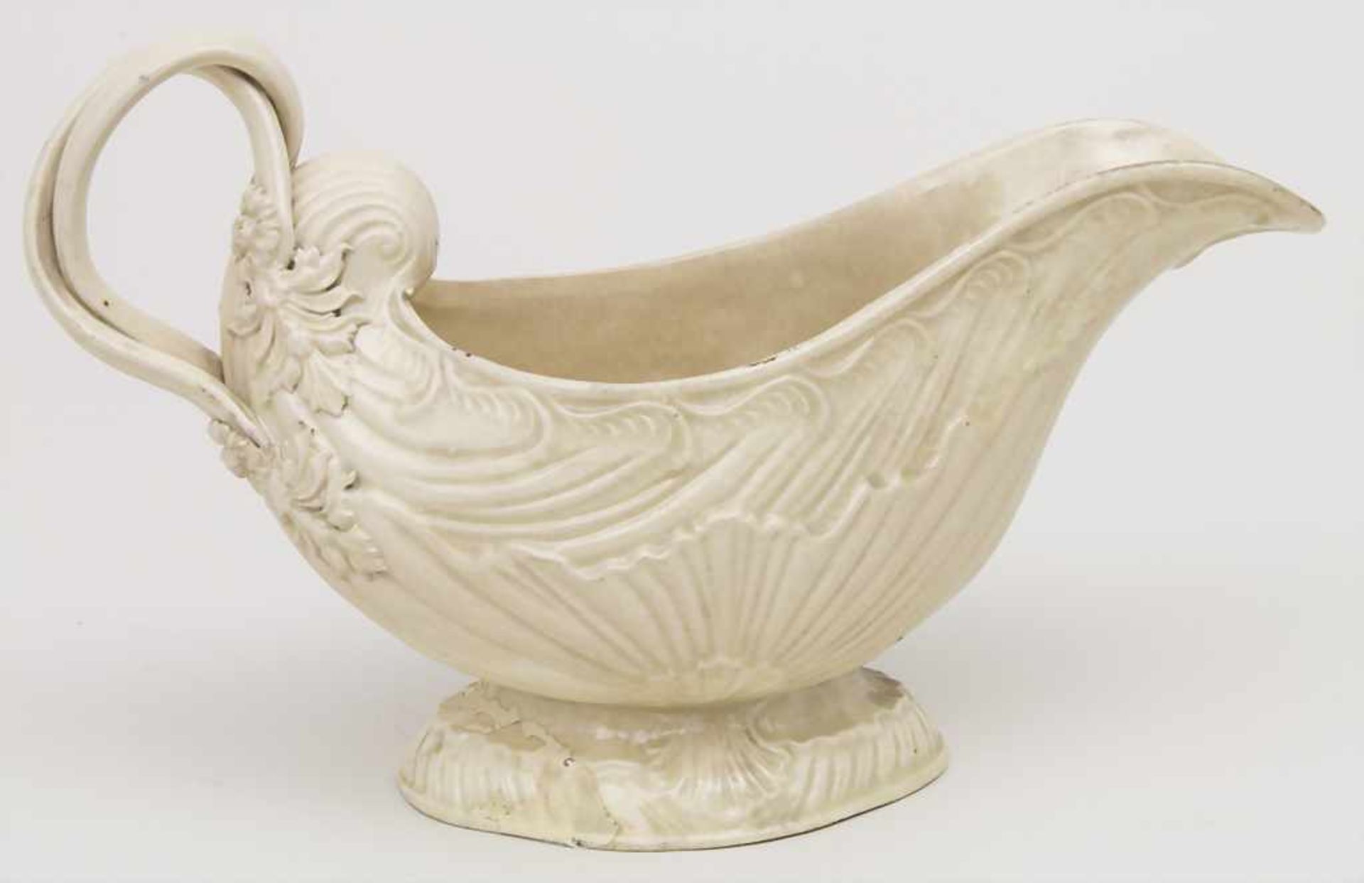 Frühe Creamware Sauciere / An early creamware sauce boat / faience fine, wohl Pont-aux-Choux, um - Bild 3 aus 8