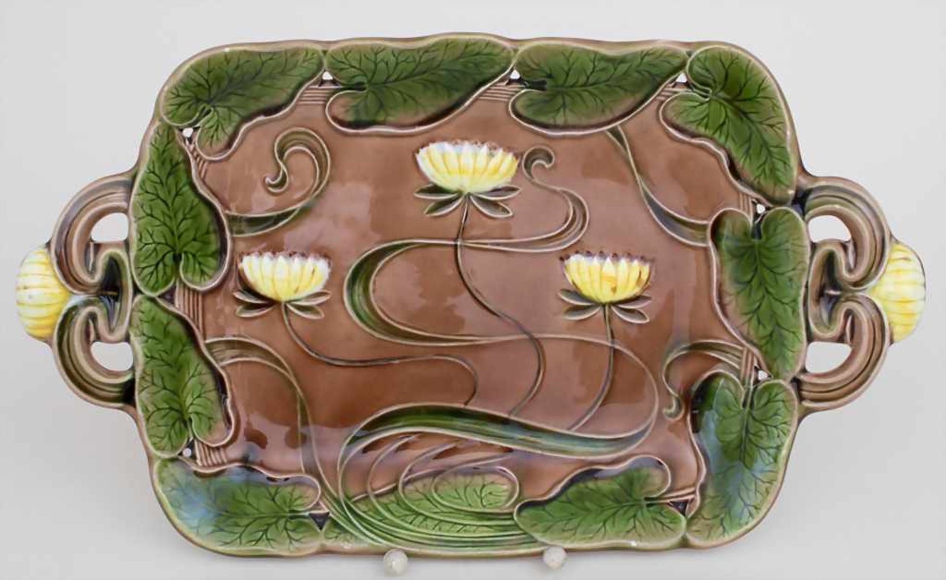 Jugendstiltablett mit Seerosendekor / An Art Nouveau tray with water lilies, Villeroy & Boch,