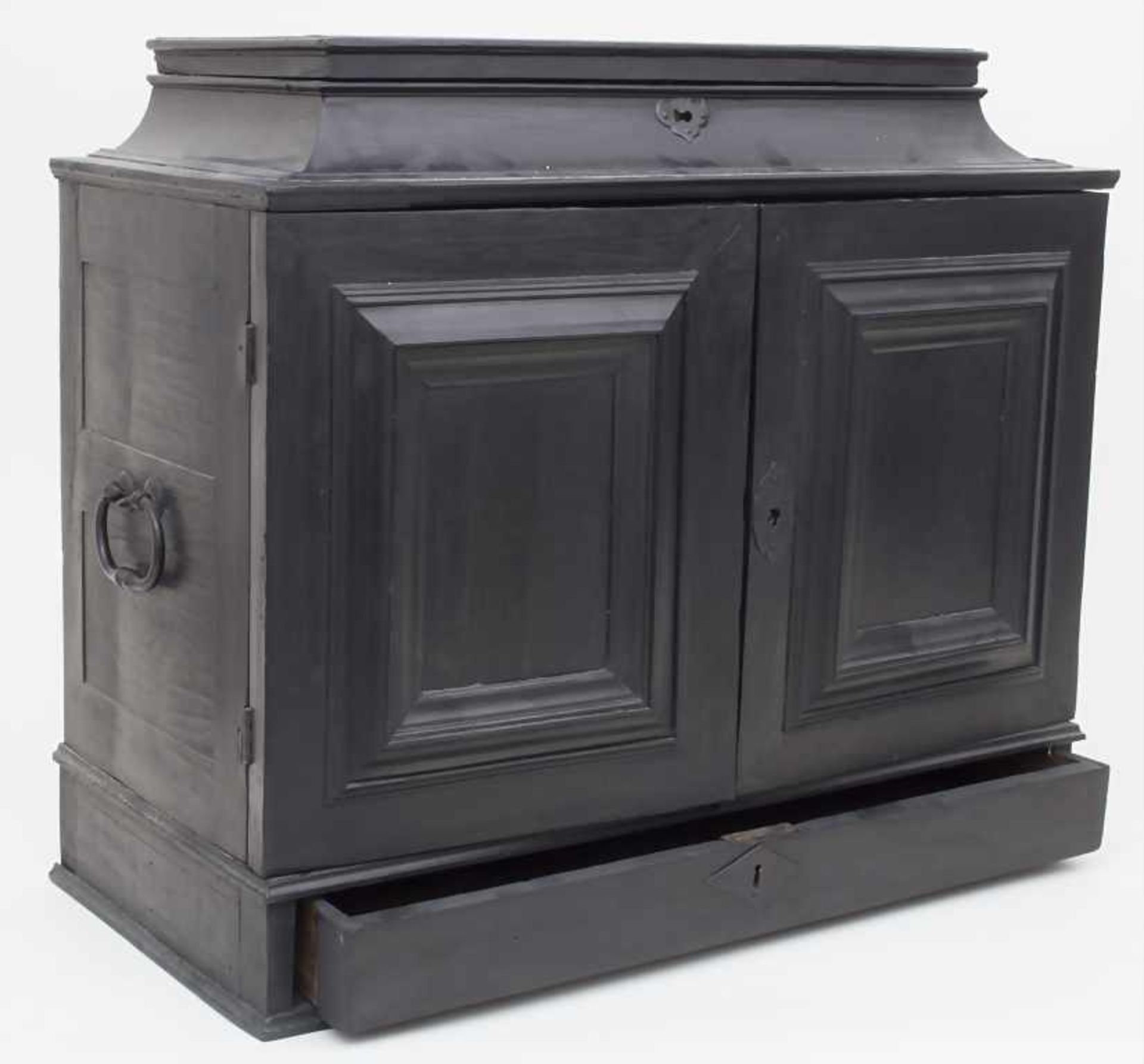 Kabinettschränkchen / A small cabinet, 17. / 18. Jh.Material: Holz, ebonisiert, 2-türig, - Image 6 of 12