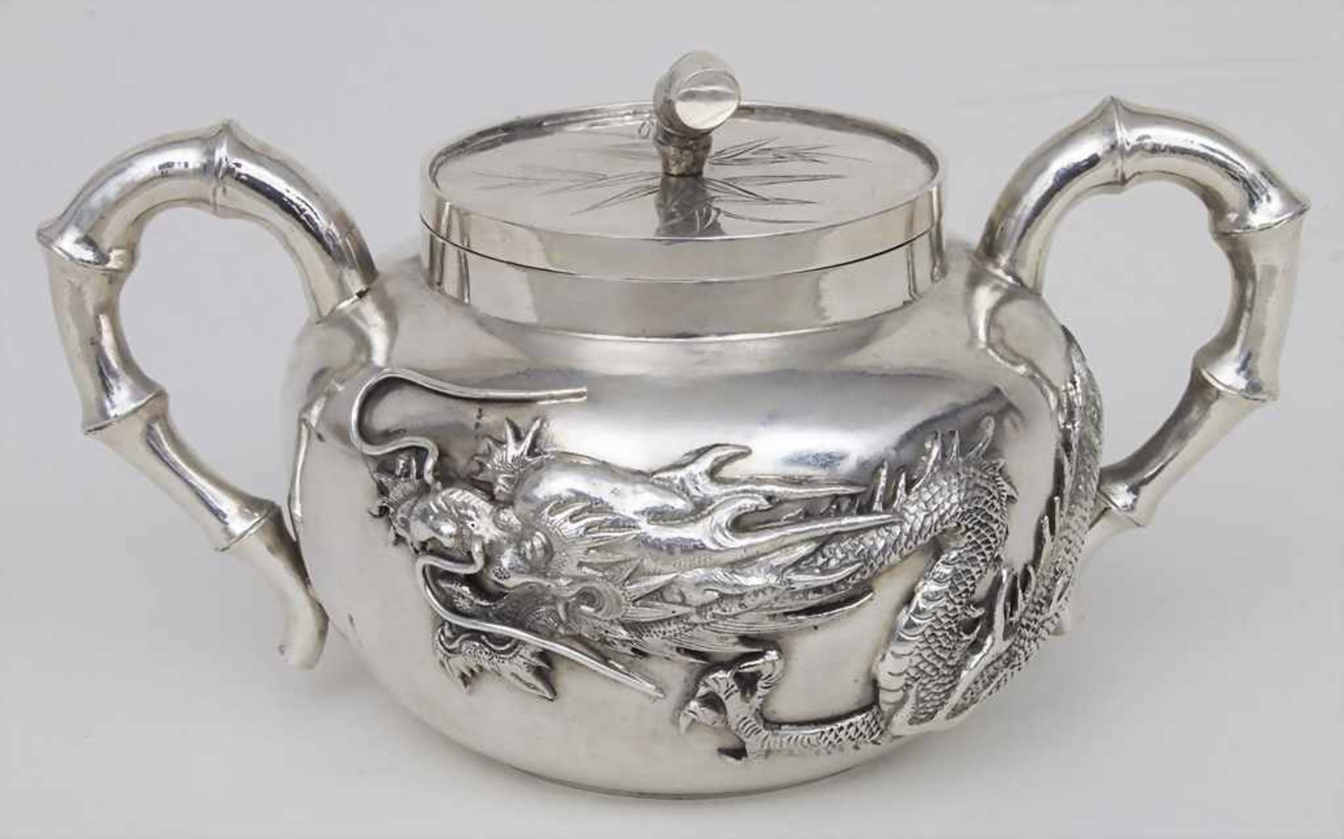 Zuckerdose mit Drachen / A Chinese export silver sugar bowl with a dragon, Wing Nam & Co. (1875-