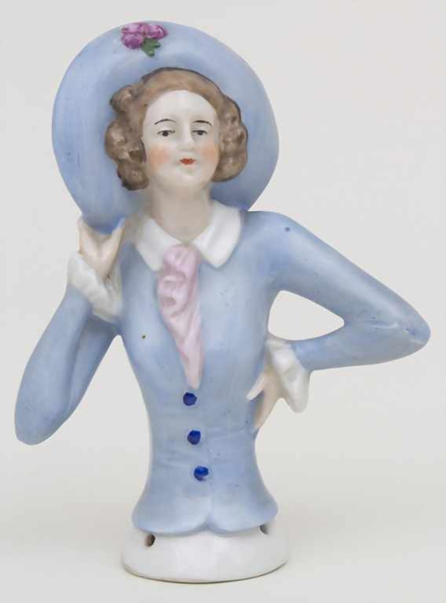 Elegante Teepuppe (Büste) mit Hut / An elegant half doll with hat, deutsch, um 1900Material: