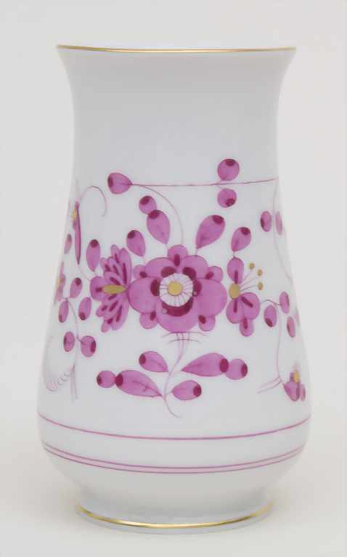 Kleine Vase 'Indianische Blume' / A small vase with 'Indian flower', Meissen, Mitte 20. Jh.Material: