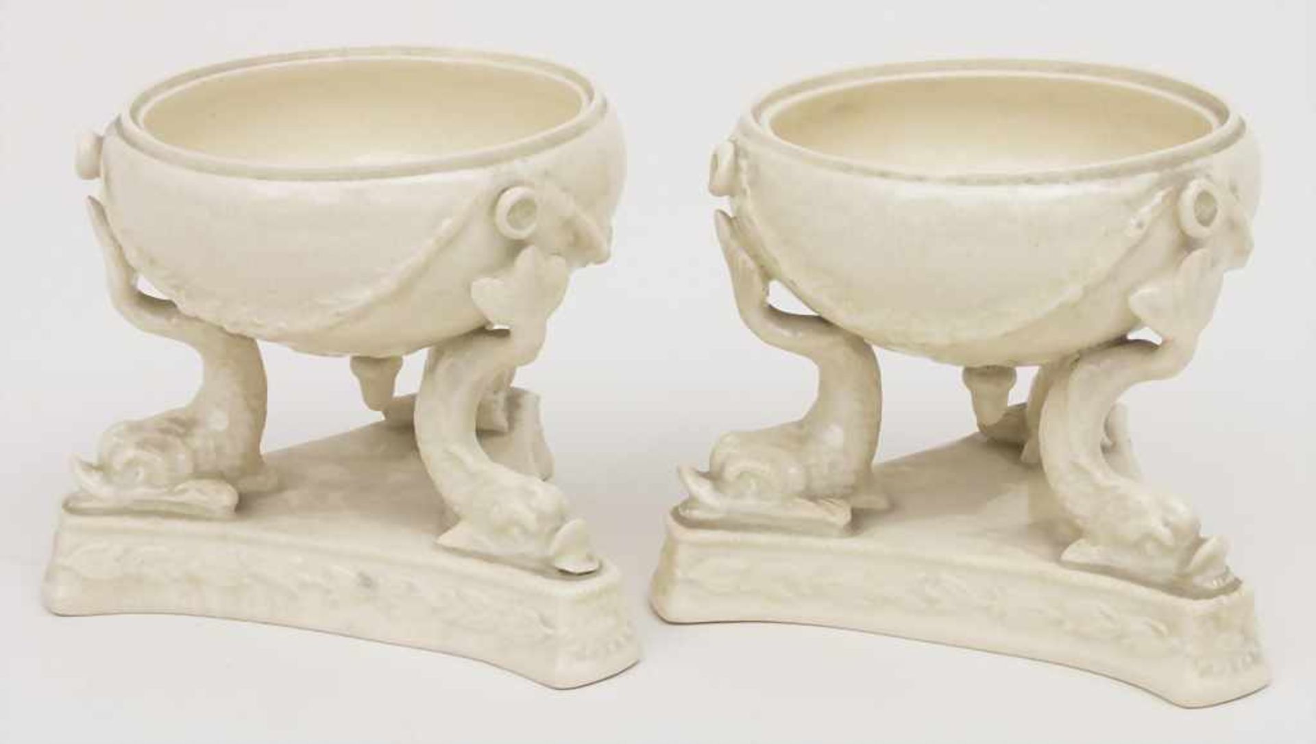 Paar Empire Creamware Zierschalen / A pair of footed creamware dishes / faience fine, wohl Pont-