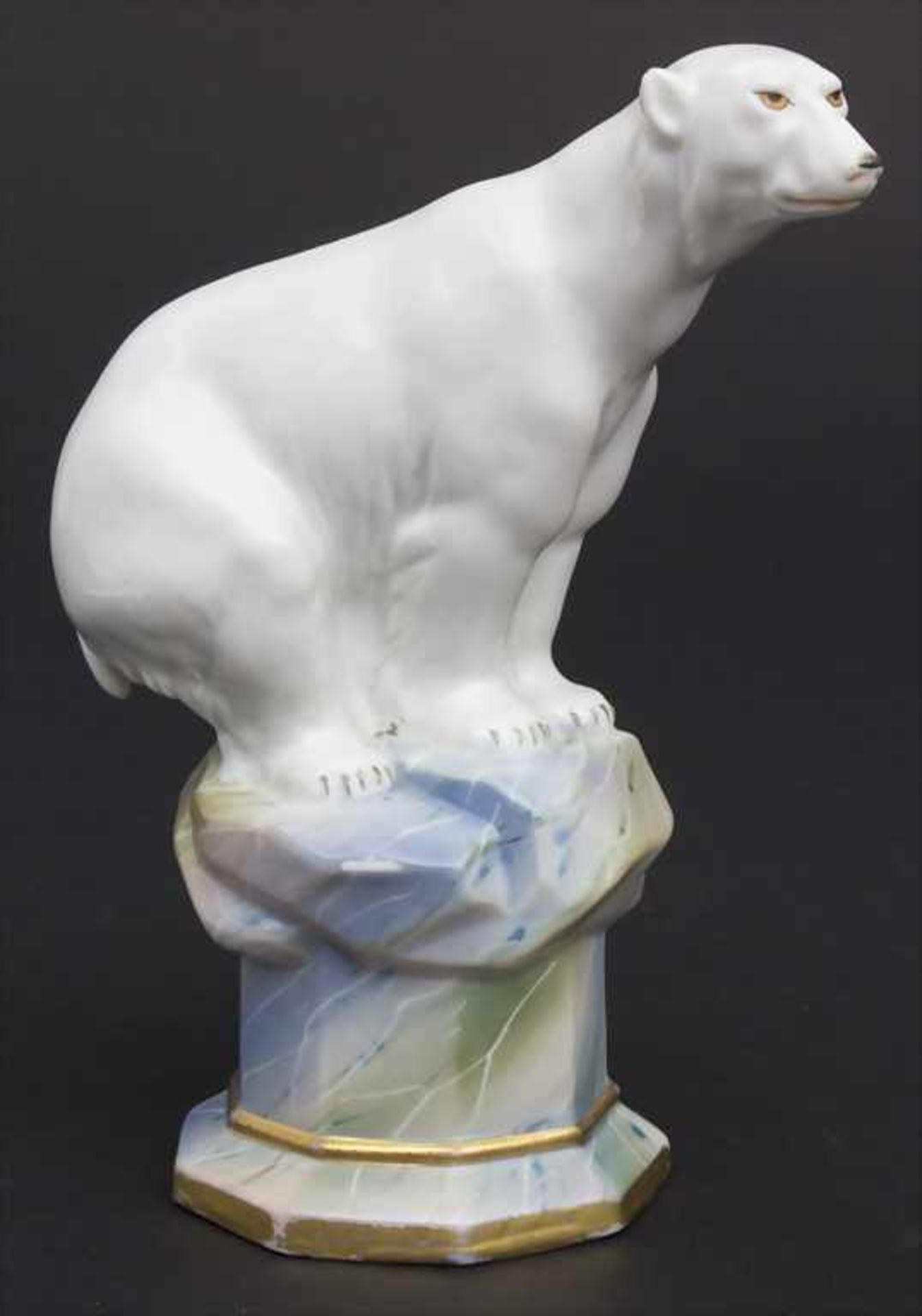 Eisbär auf marmoriertem Postament / A polar bear on a pedestral, Müller & Co., Volkstedt-Rudolstadt,