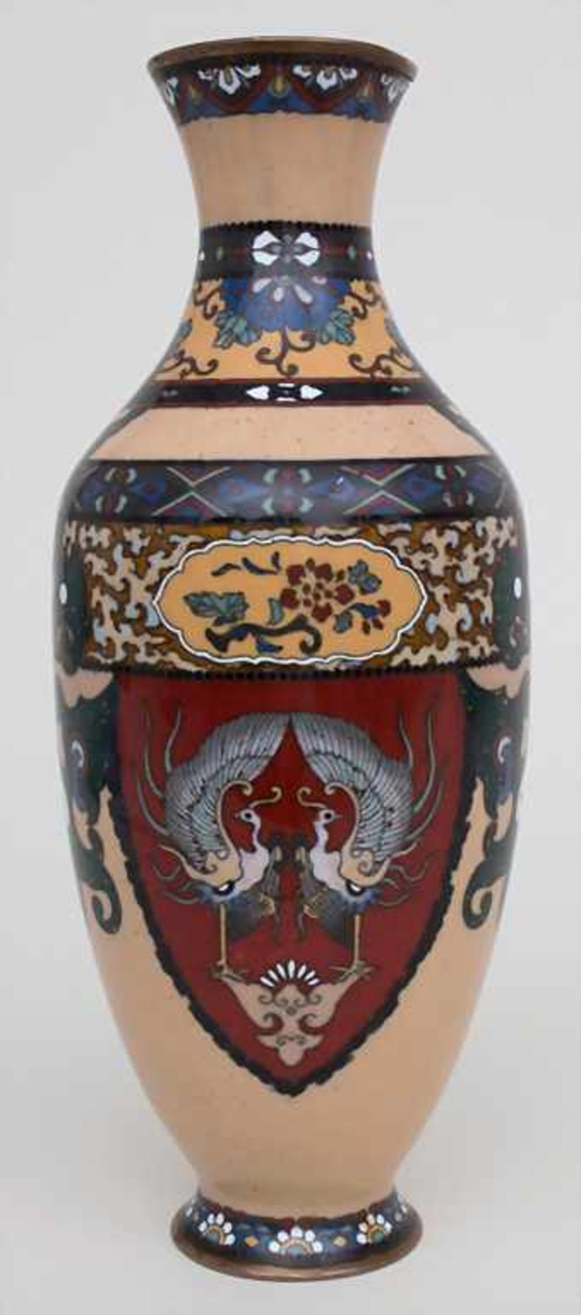 Cloisonné-Vase, 'Phönixe in Reserve', Meiji-PeriodeMaterial: Kupferkorpus, polychromes Email-