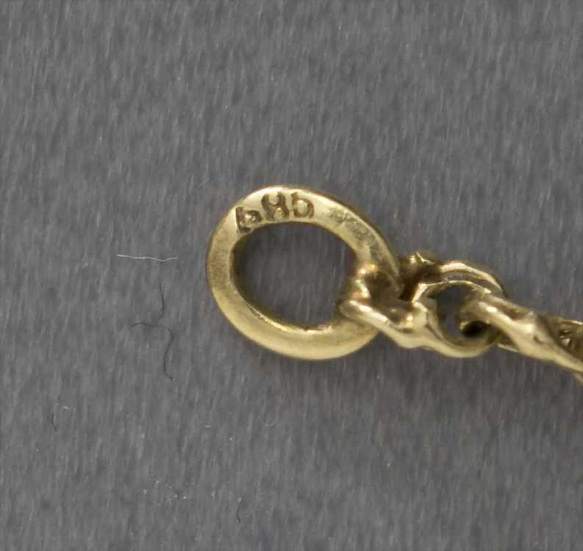 Halskette in Gold / A necklace in goldMaterial: Gelbgold Au 585/000 14 Kt, gepunzt,Länge: 46 cm, - Image 2 of 2