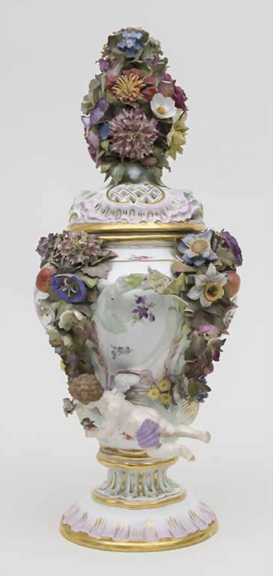 Potpourri-Vase mit Puttofiguren und Blumenranken / A pair of potpourri vases with cherubs and - Bild 2 aus 13