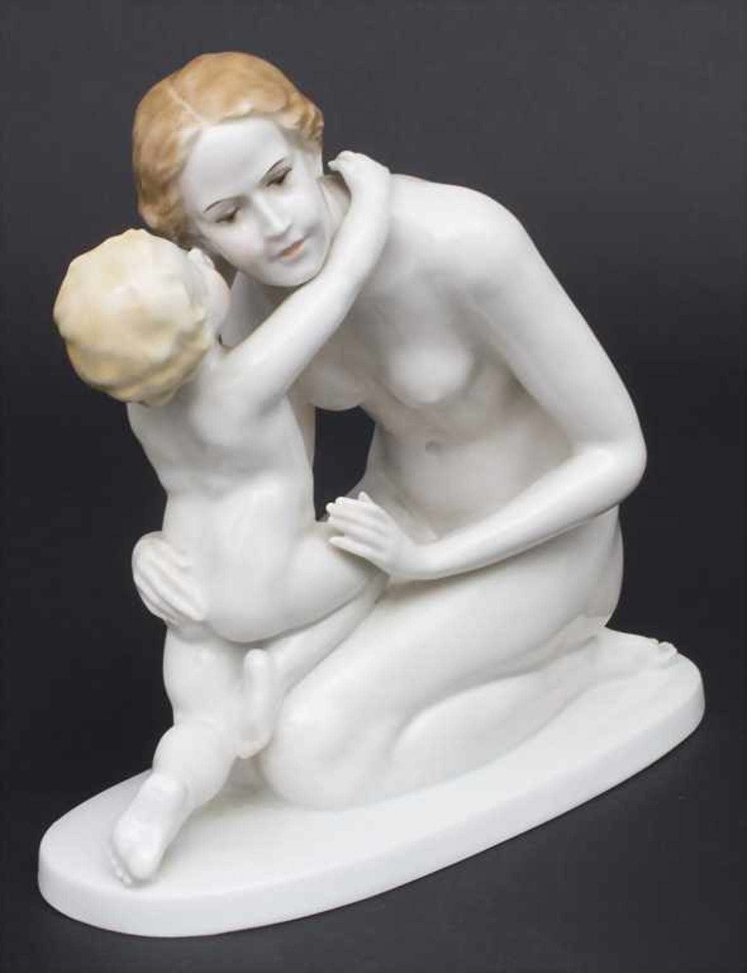 Figurengruppe 'Mutter mit Kind' / A figural group 'Mother and Child', Karl Lysek für Rosenthal, um - Bild 3 aus 6