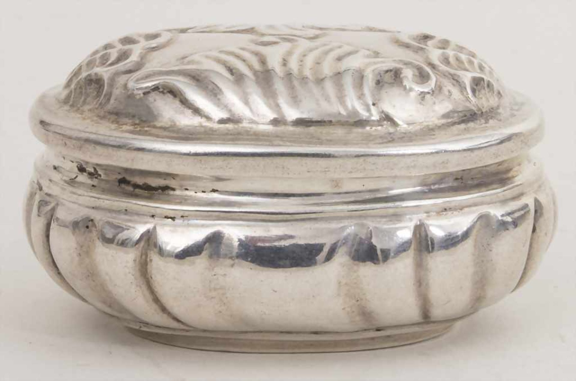Kleine Rokoko Dose / A small silver Rococo box, Johann Andreas Heuschkel, Nürnberg, 1753-