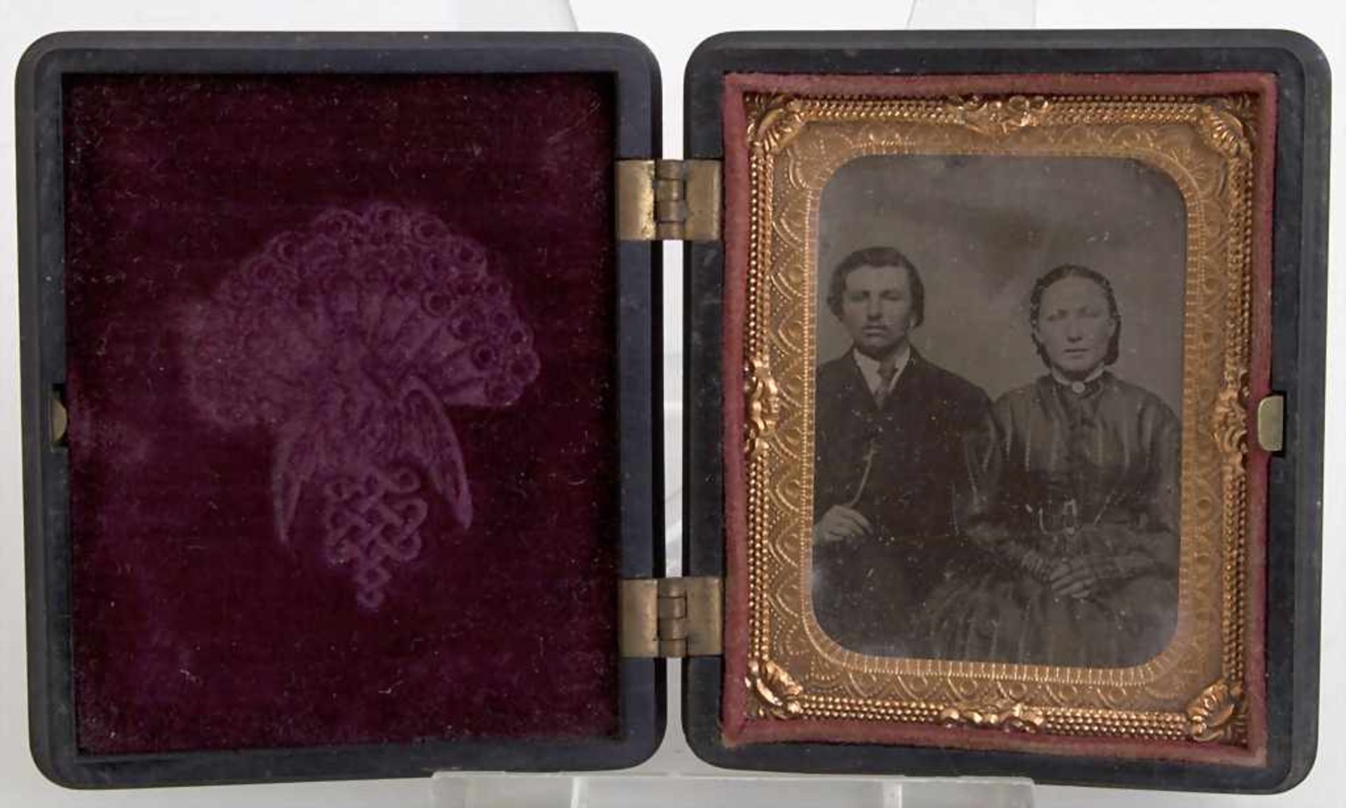 2 Ambrotypien / A set of 2 ambrotypes, um 1880Material: Fotografien hinter Glas, eingefasst in