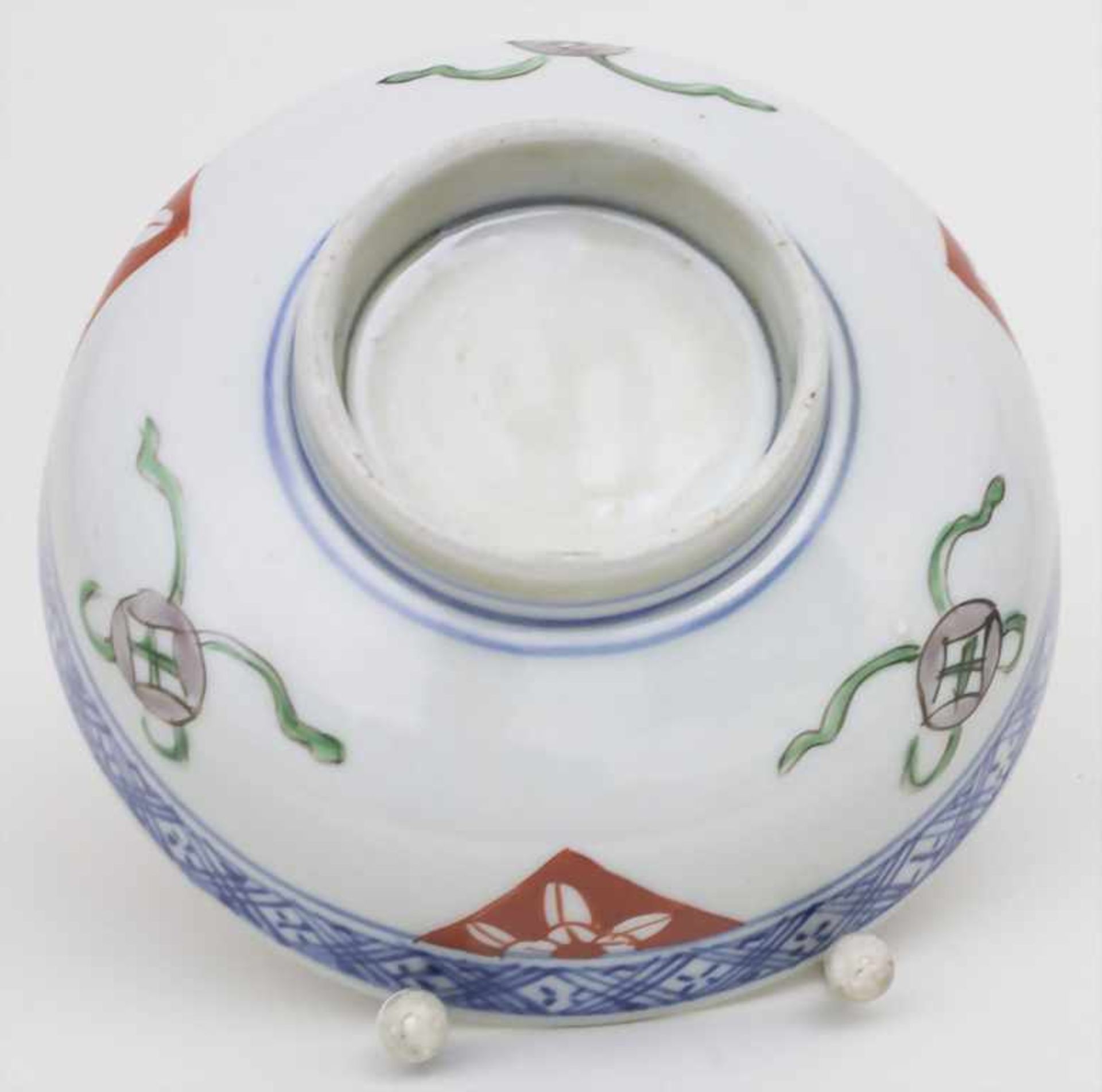 2 Imari-Schalen / Two Imari bowls, Japan, 18./19. Jh.Material: Porzellan, mit Emailfarben bemalt, - Bild 4 aus 5