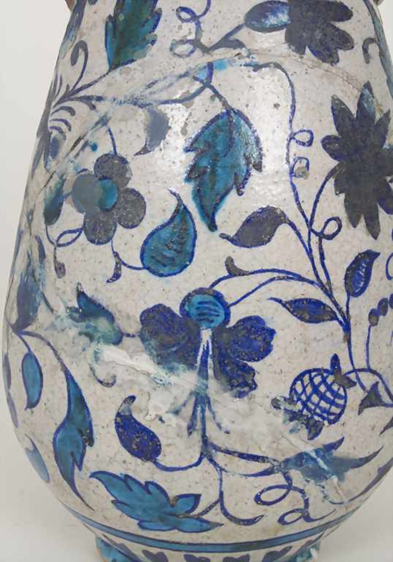 Iznik Vase, Westanatolien, Osmanisch, wohl 16. / 17. Jh.Material: Keramik glasiert, polychrom - Bild 10 aus 11