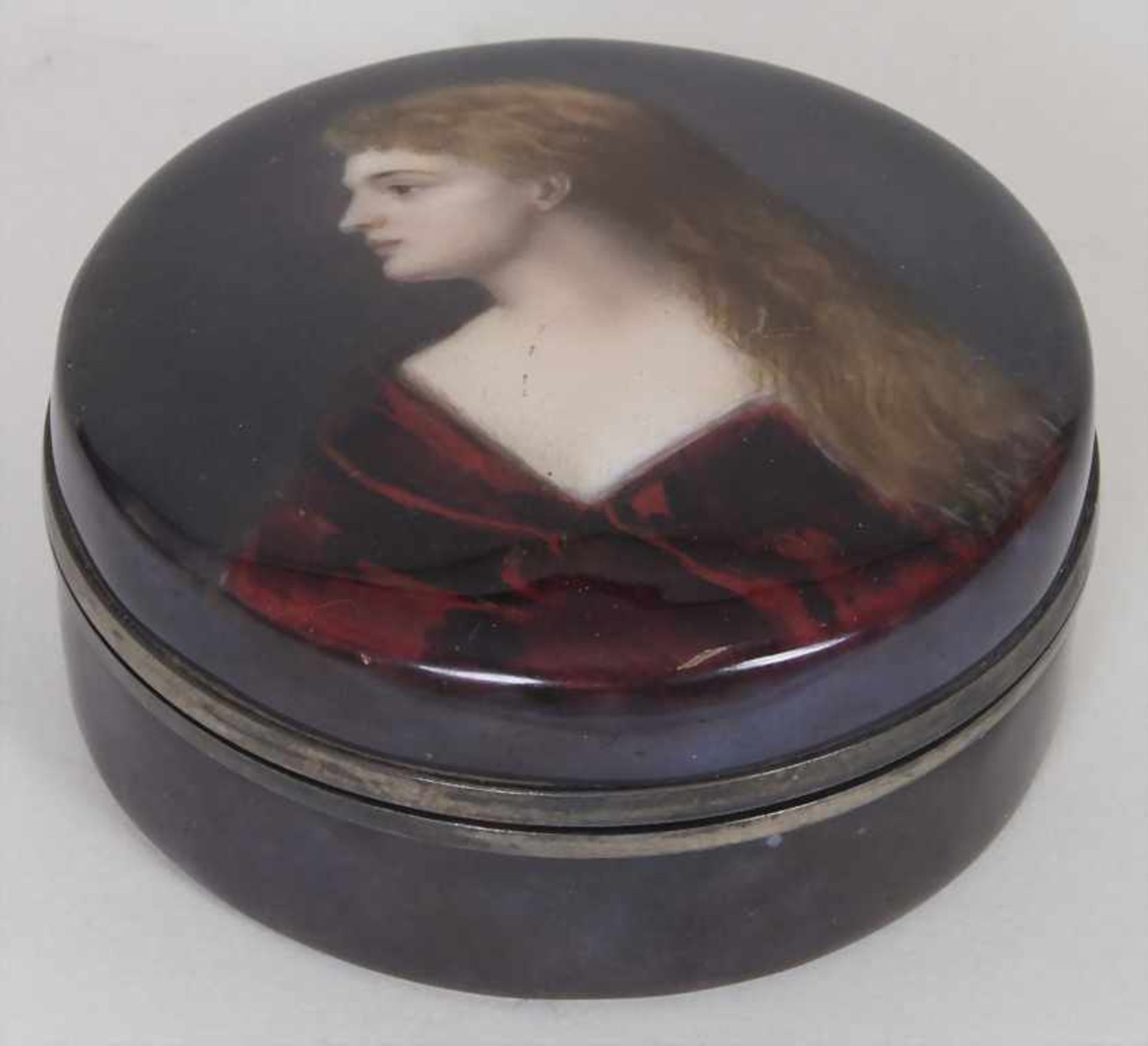 Emaildose mit Portrait einer jungen Frau / A round enamelled silver box with a pre-raphaelite - Bild 5 aus 9