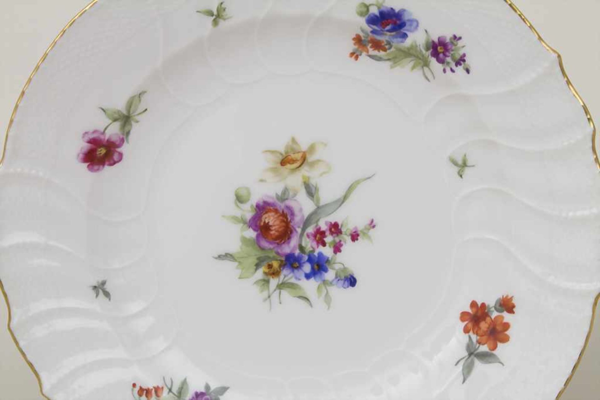 Satz 3 Teller mit Blumendekor / A set of 3 plates with flowers, KPM, Berlin, um 1900Material: - Image 4 of 6